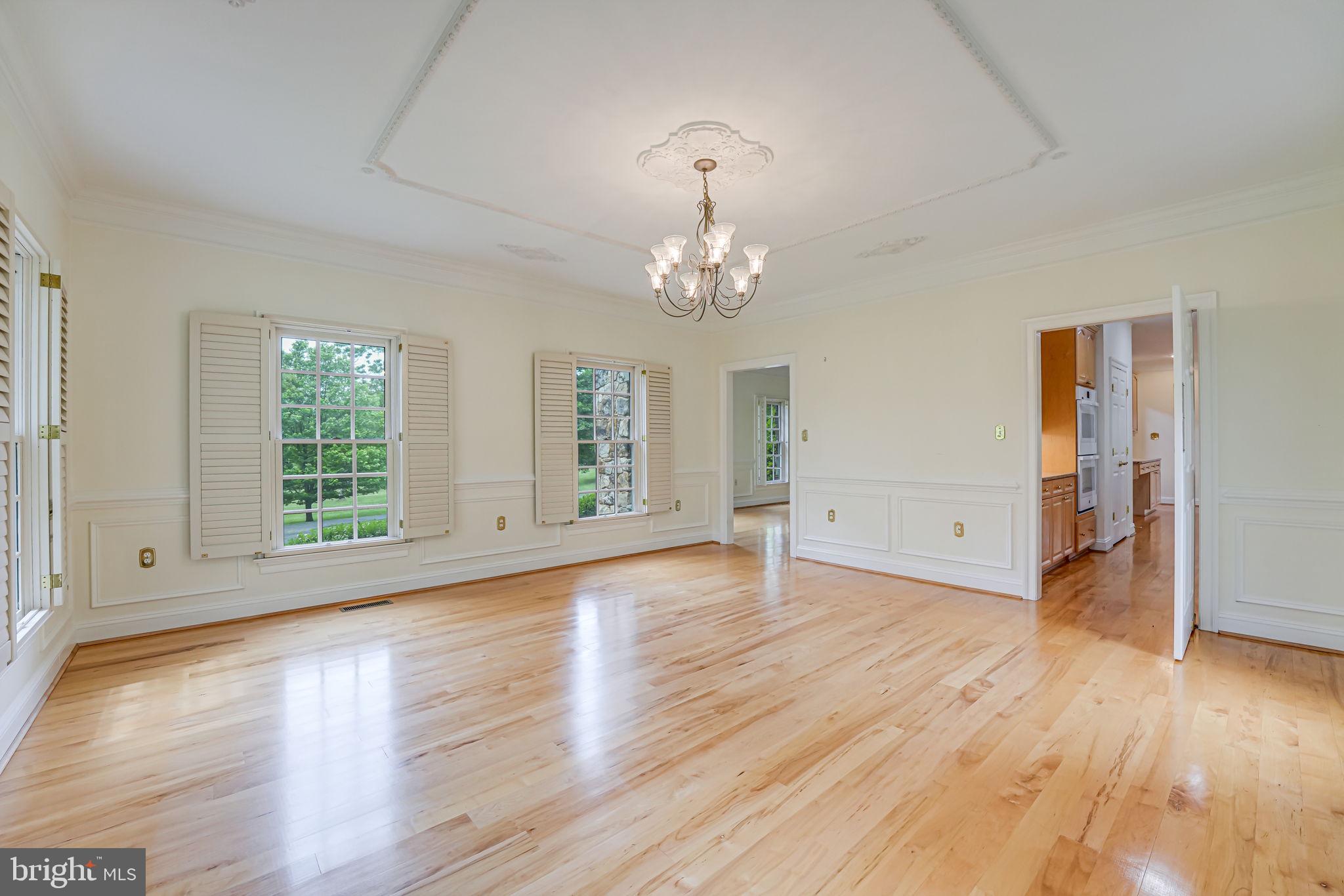 ROUND HILL - Residential