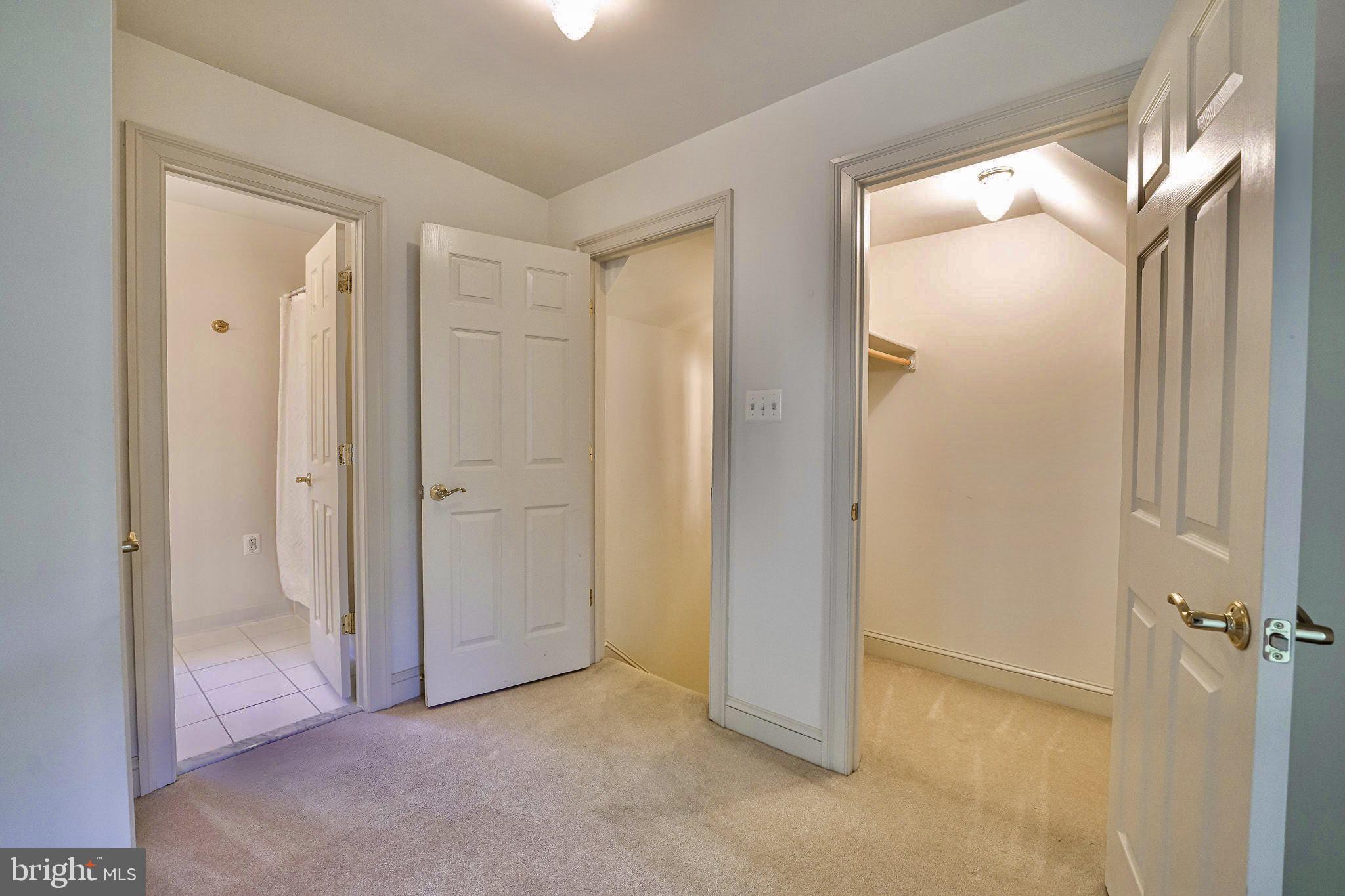 ROUND HILL - Residential