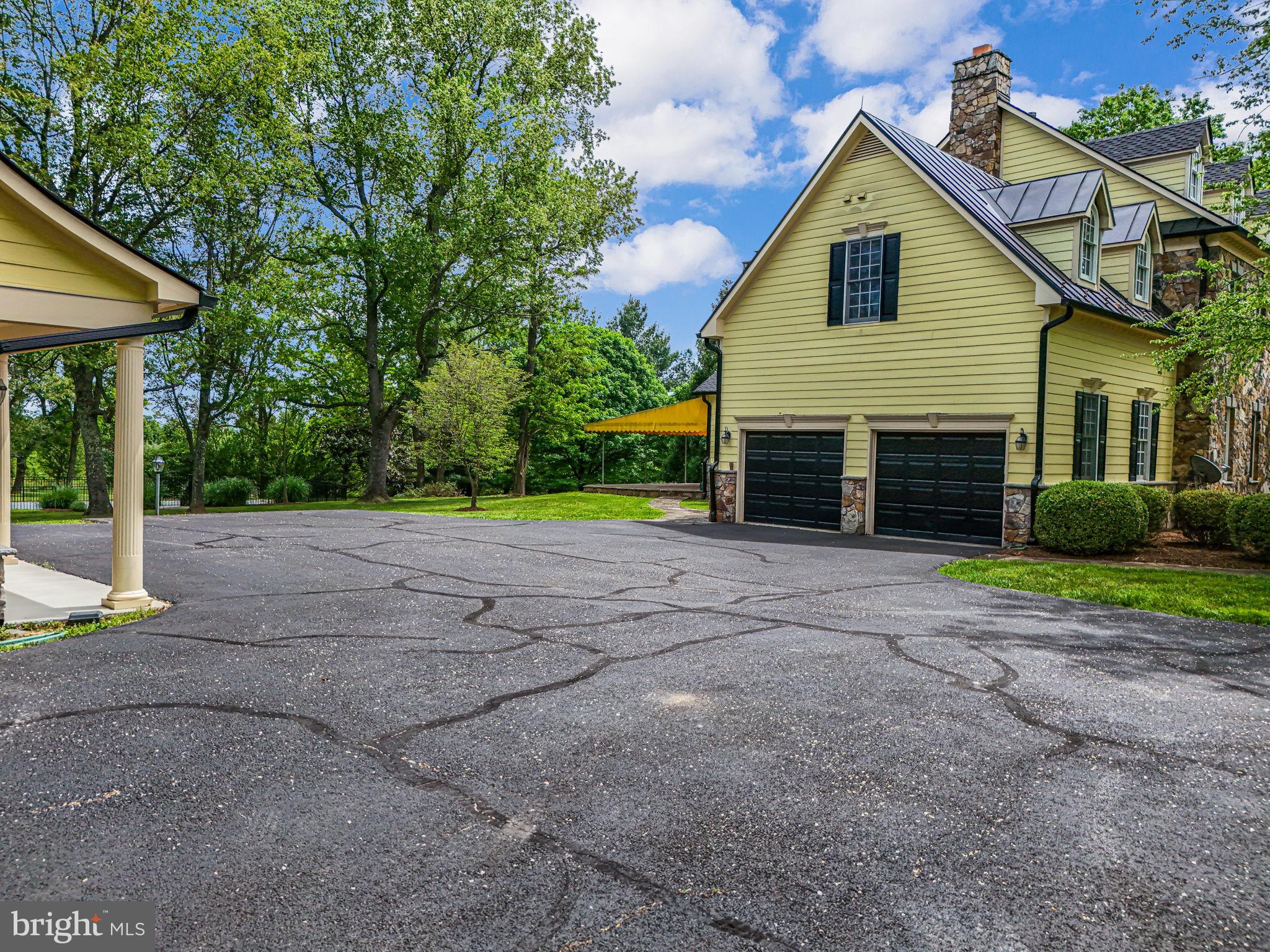 ROUND HILL - Residential