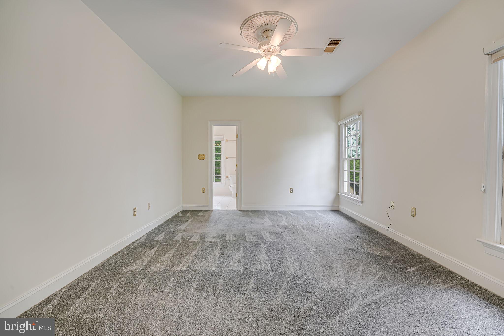 ROUND HILL - Residential