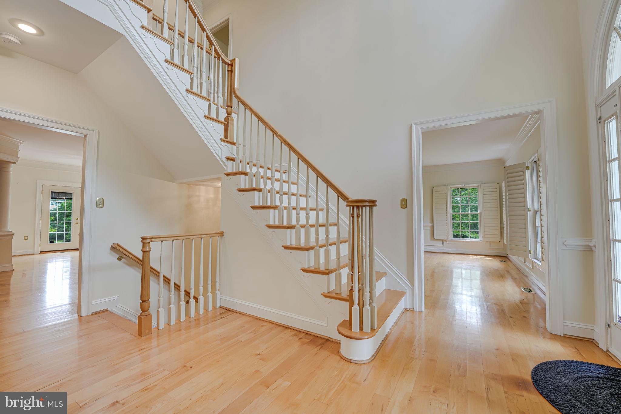 ROUND HILL - Residential