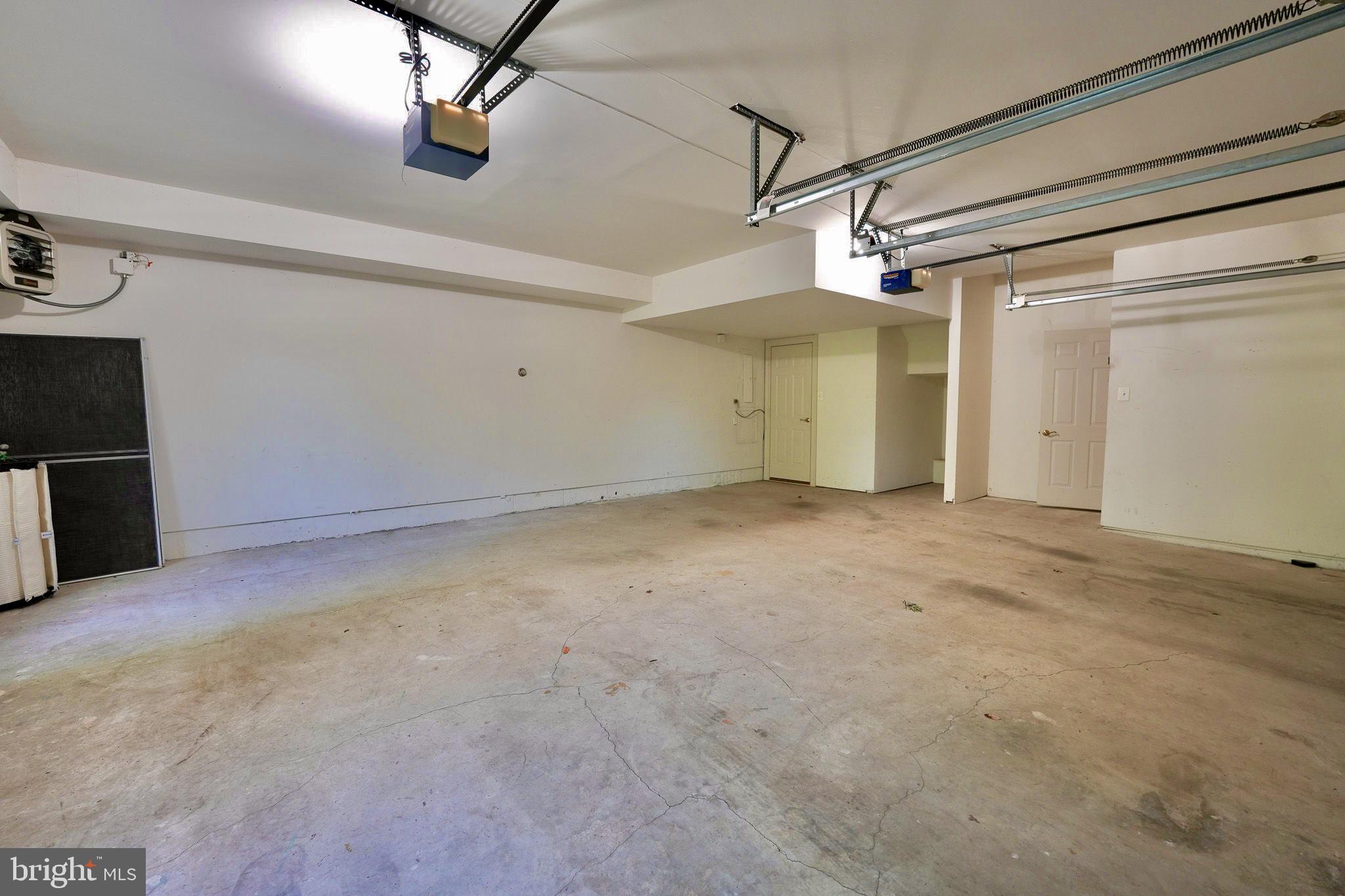 ROUND HILL - Residential