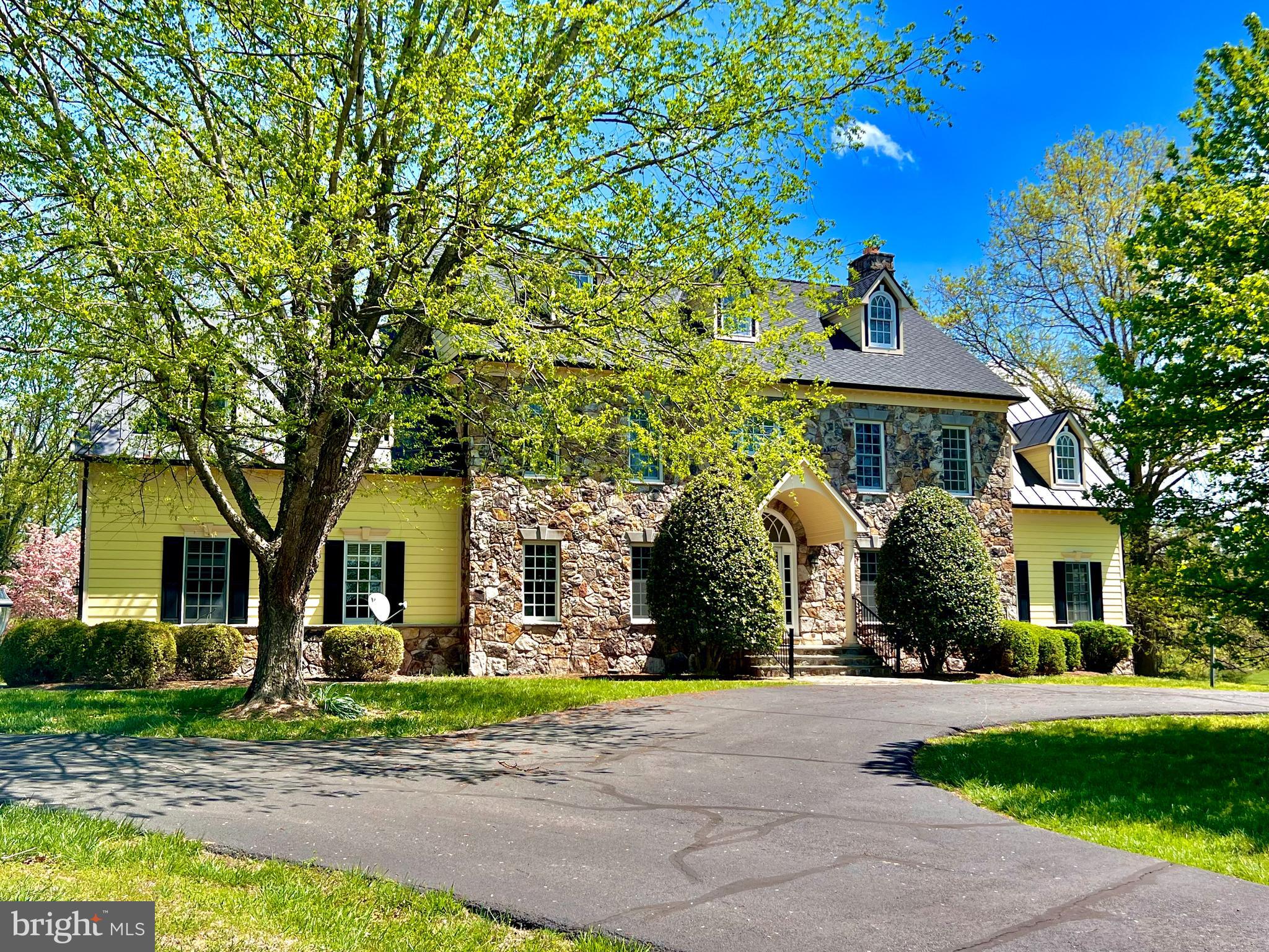 ROUND HILL - Residential