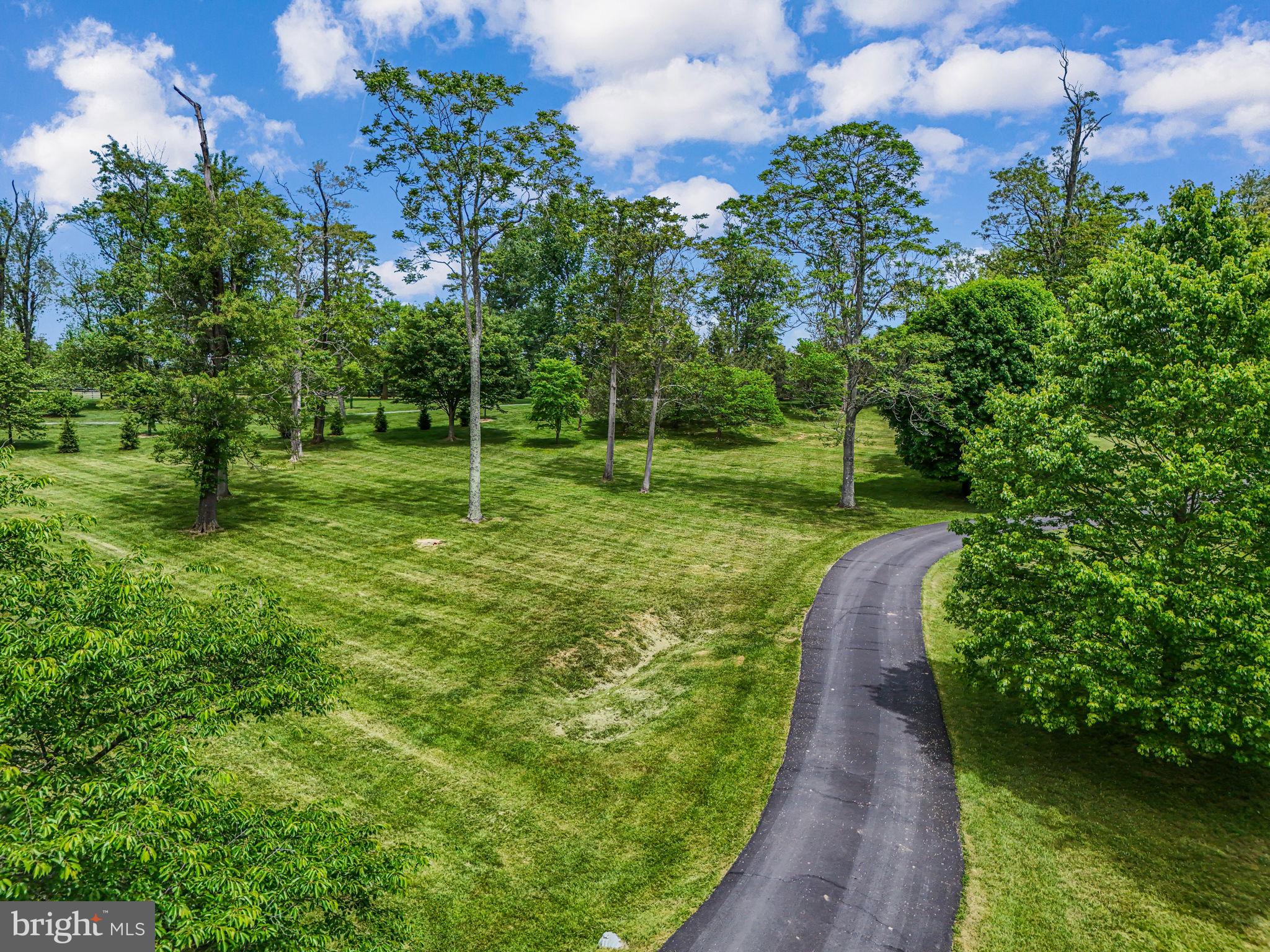 ROUND HILL - Residential