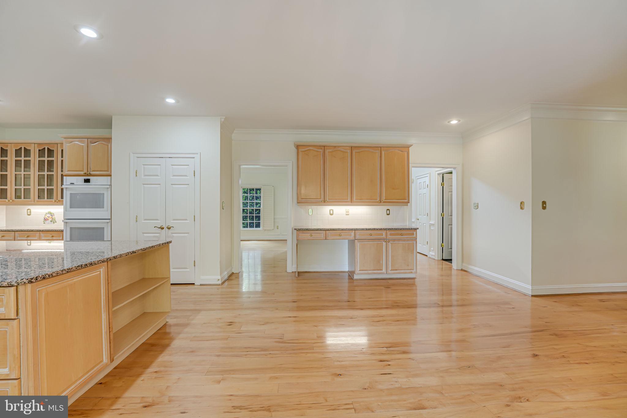 ROUND HILL - Residential