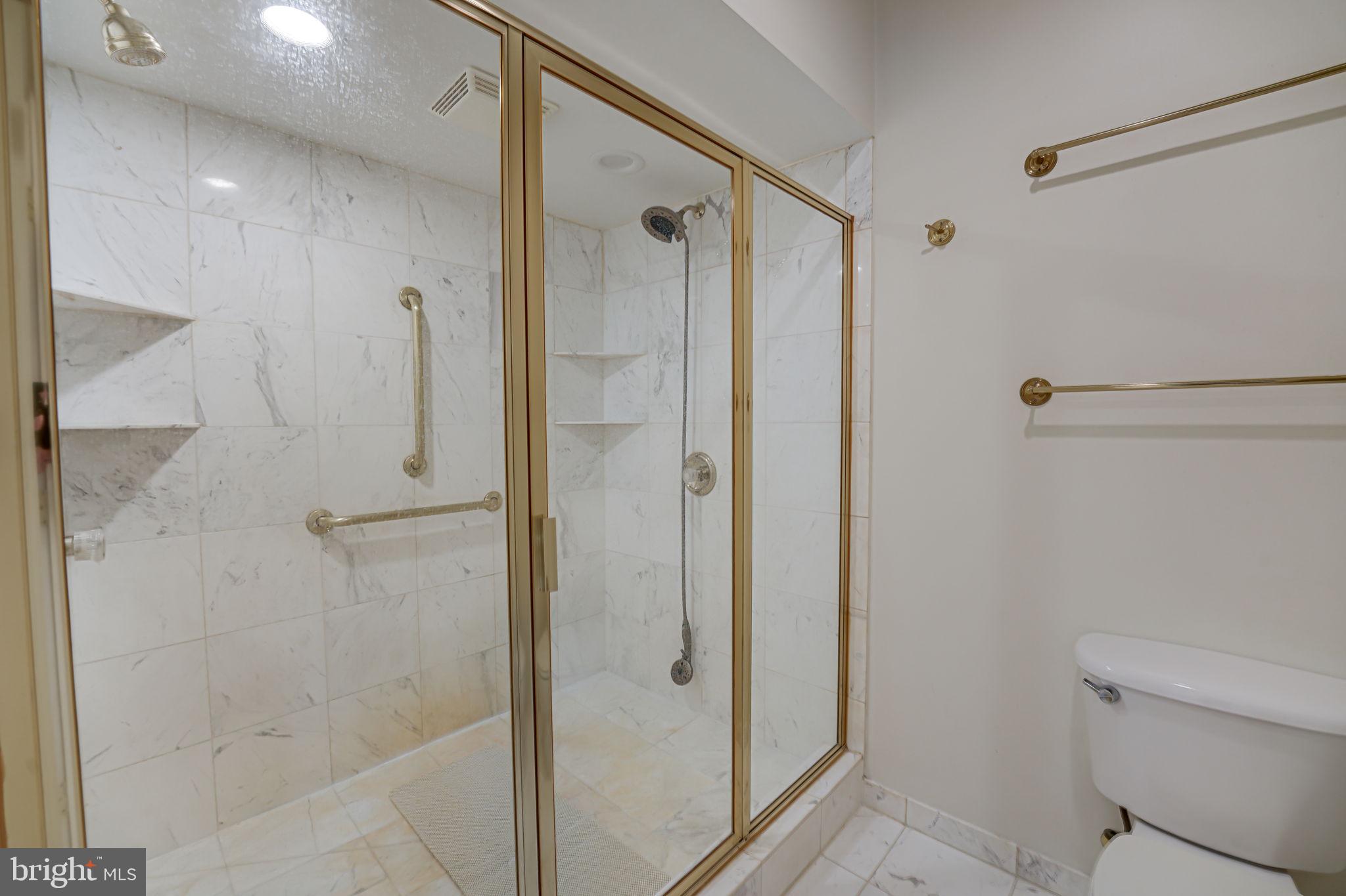 ROUND HILL - Residential