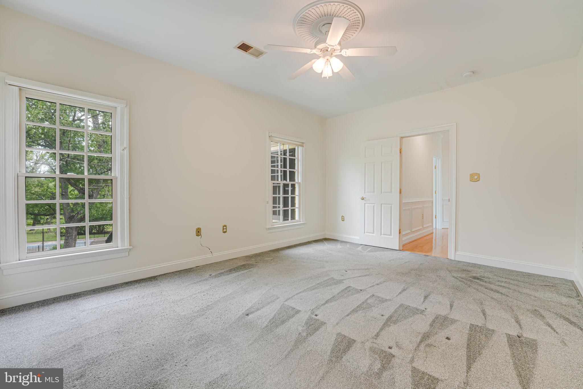 ROUND HILL - Residential