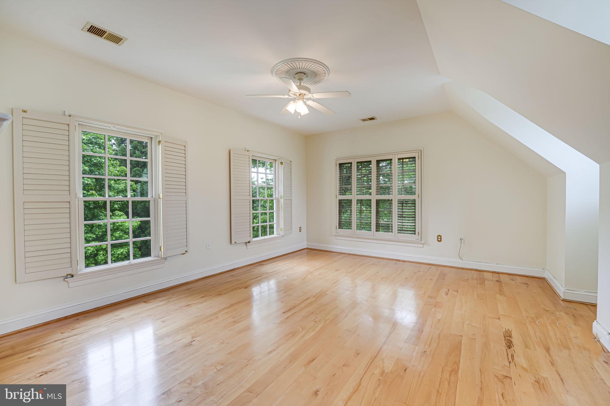 ROUND HILL - Residential