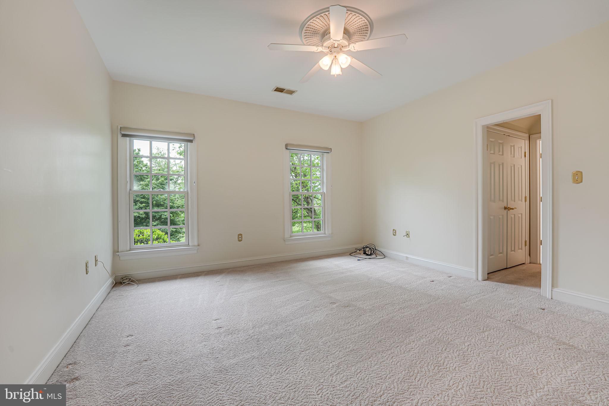 ROUND HILL - Residential