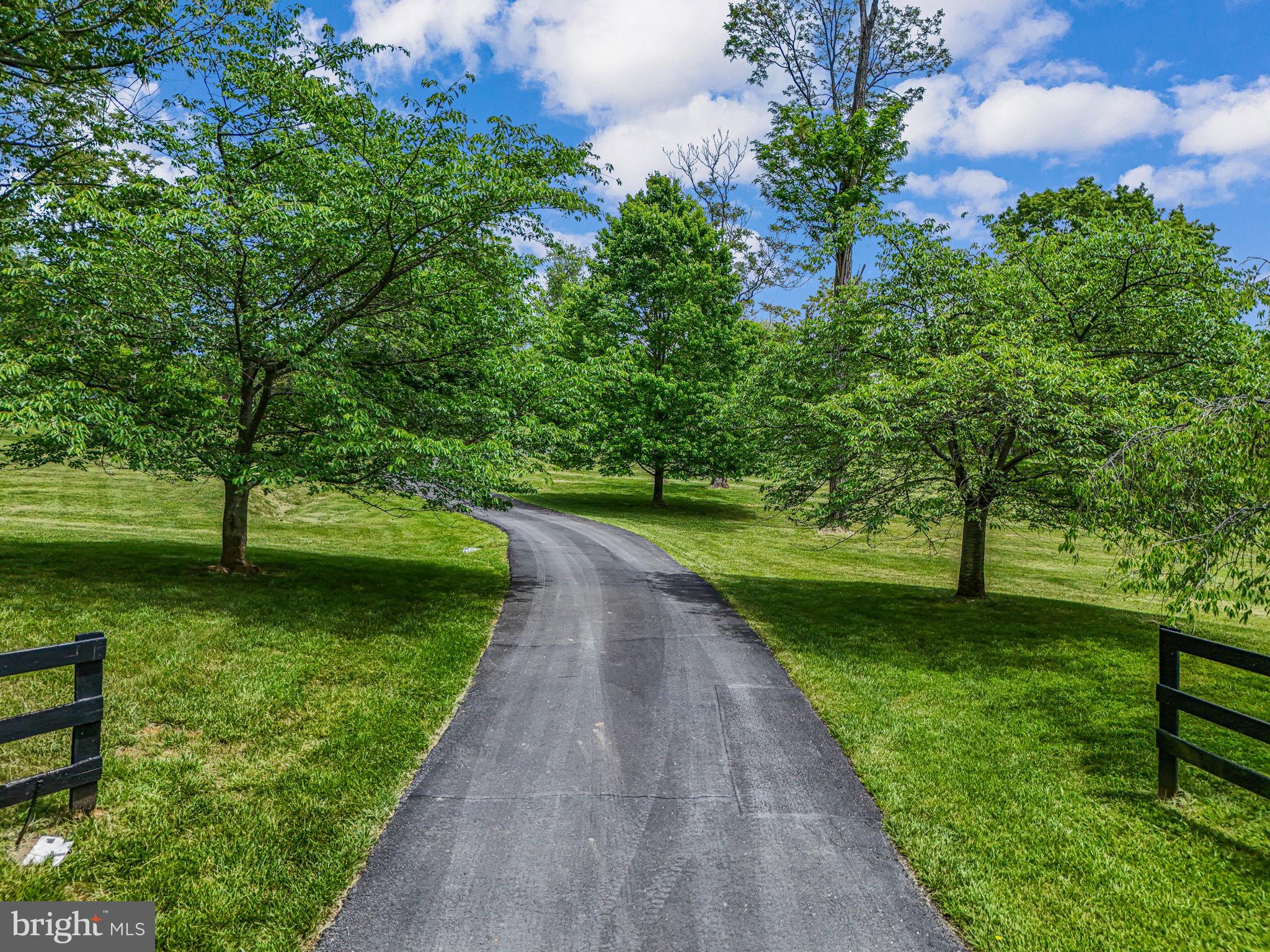 ROUND HILL - Residential