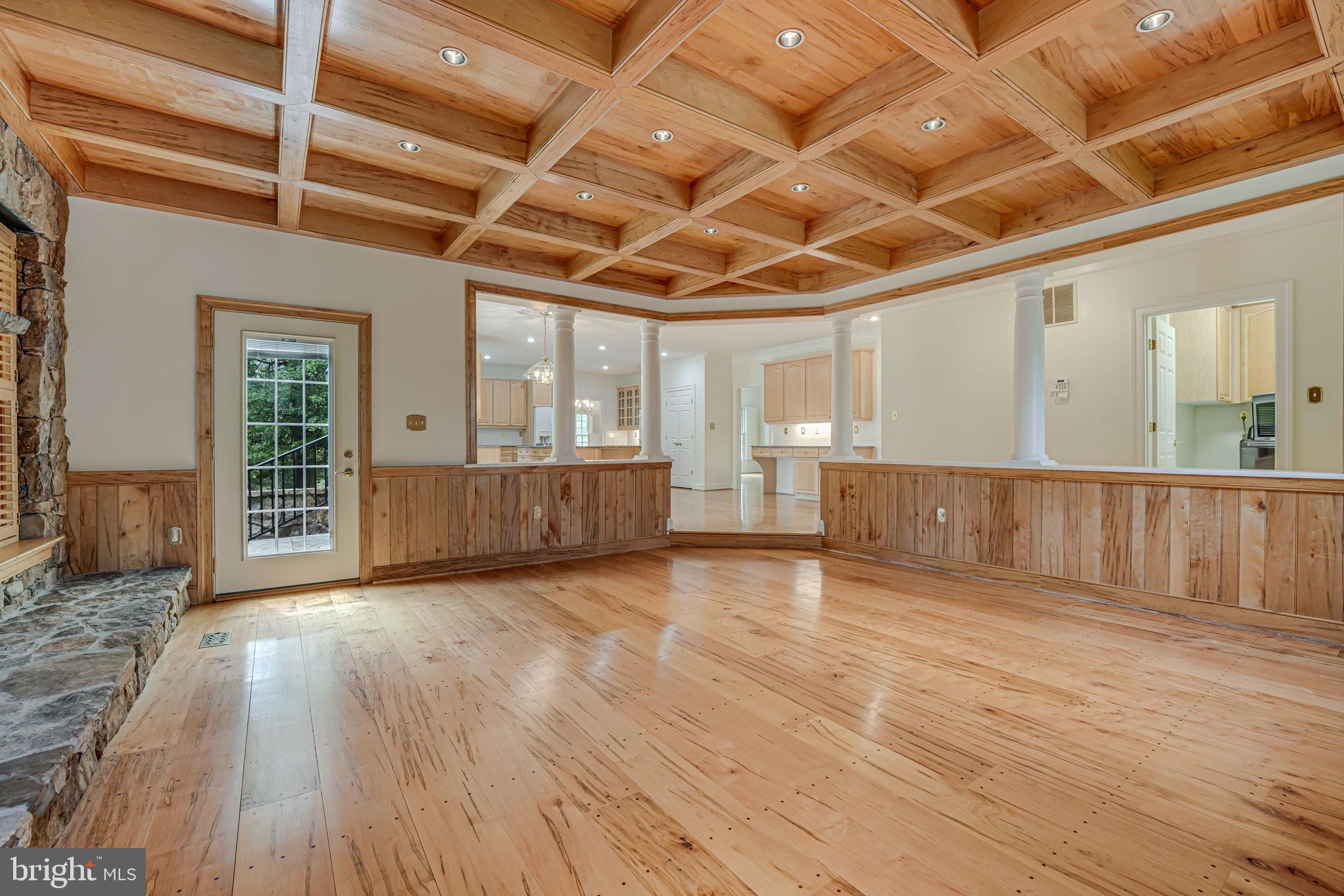 ROUND HILL - Residential