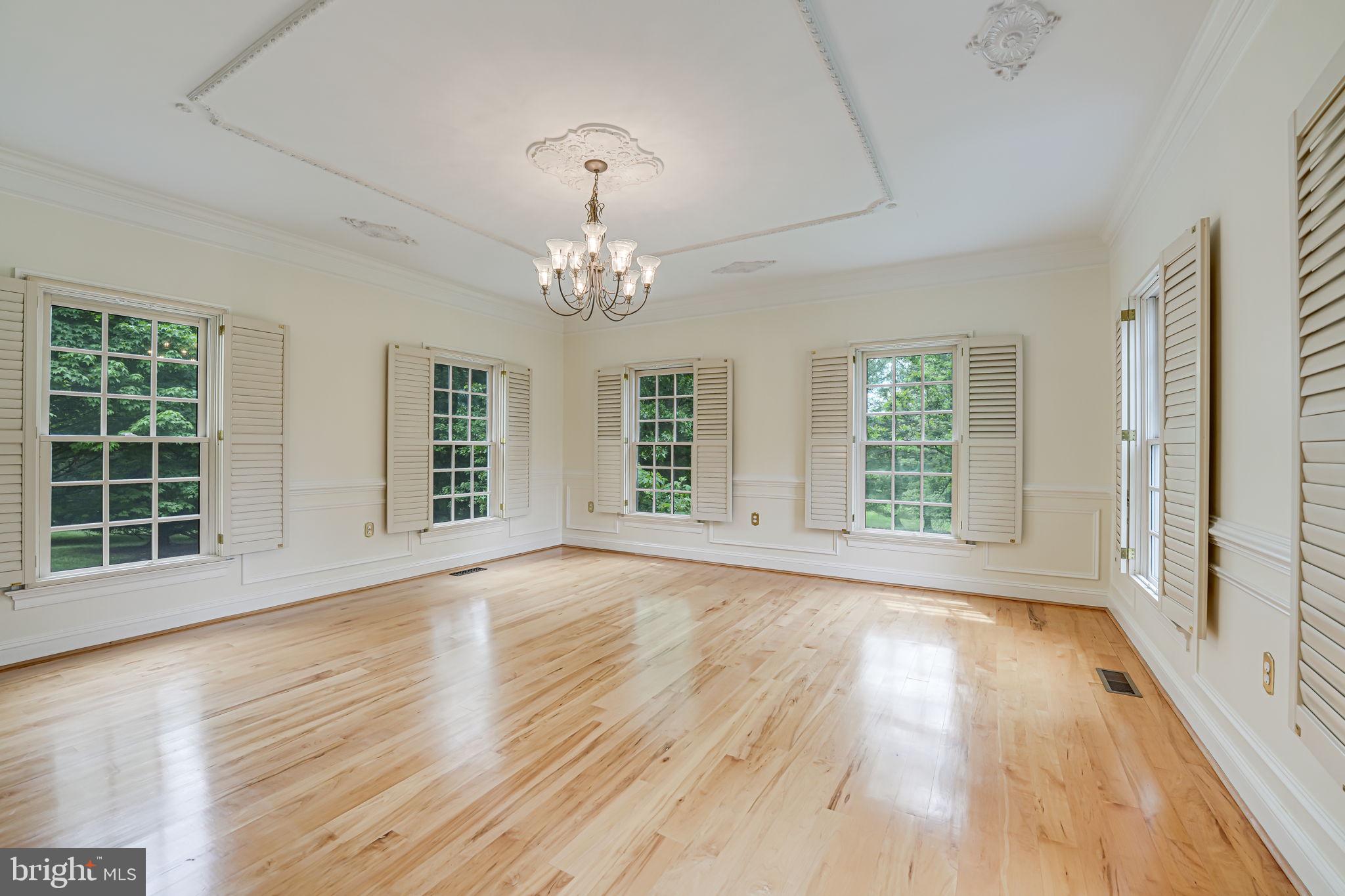 ROUND HILL - Residential