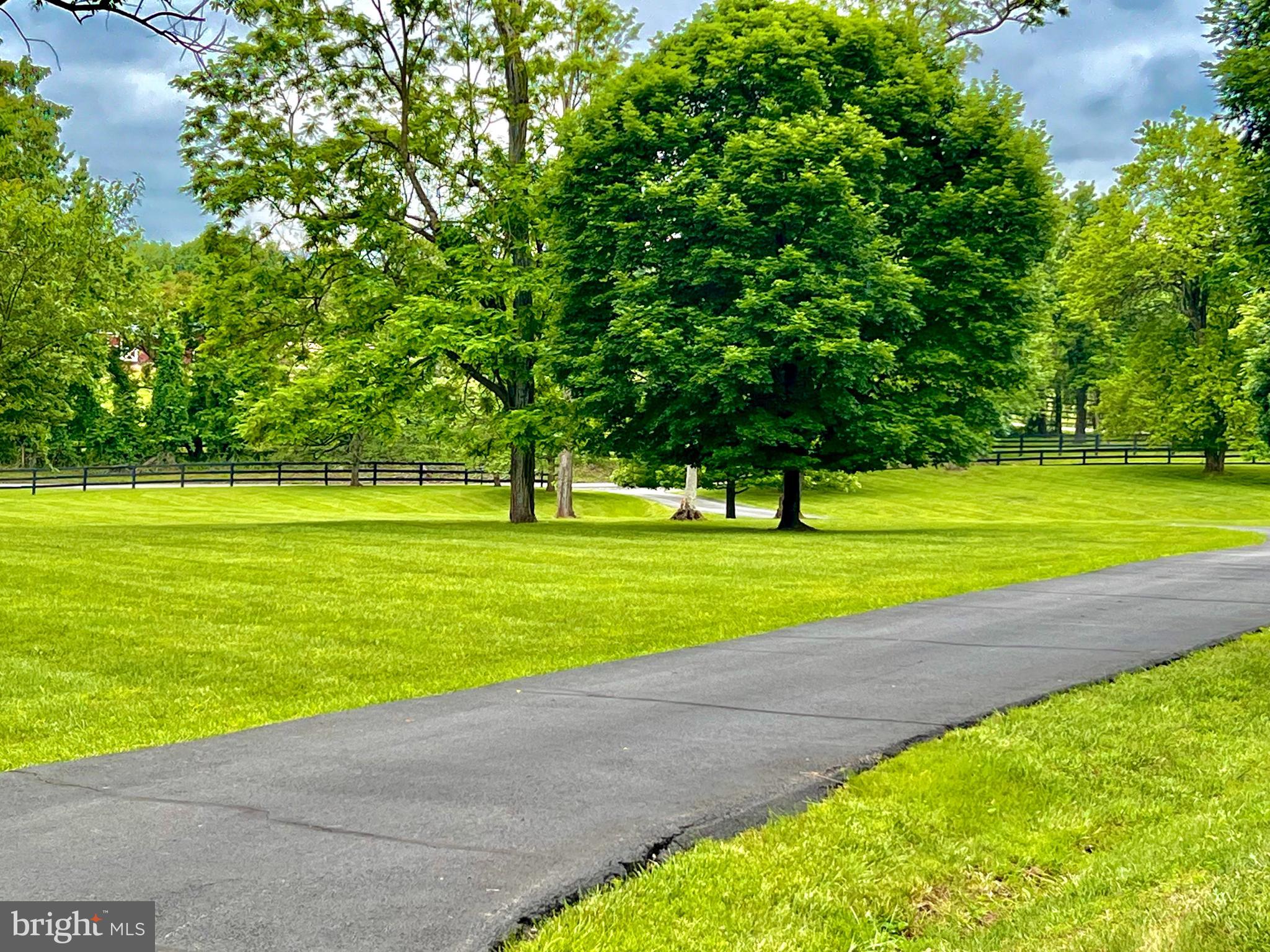 ROUND HILL - Residential