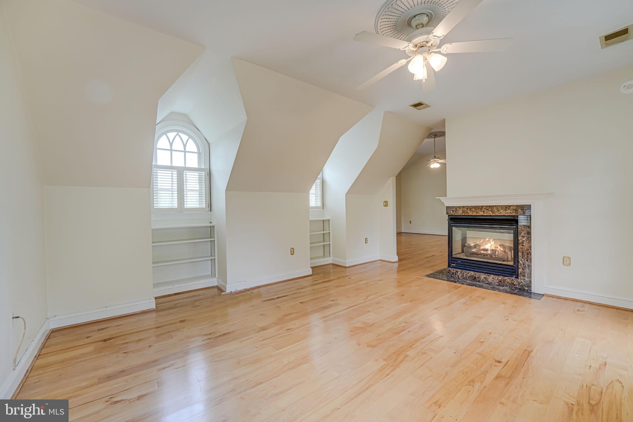 ROUND HILL - Residential