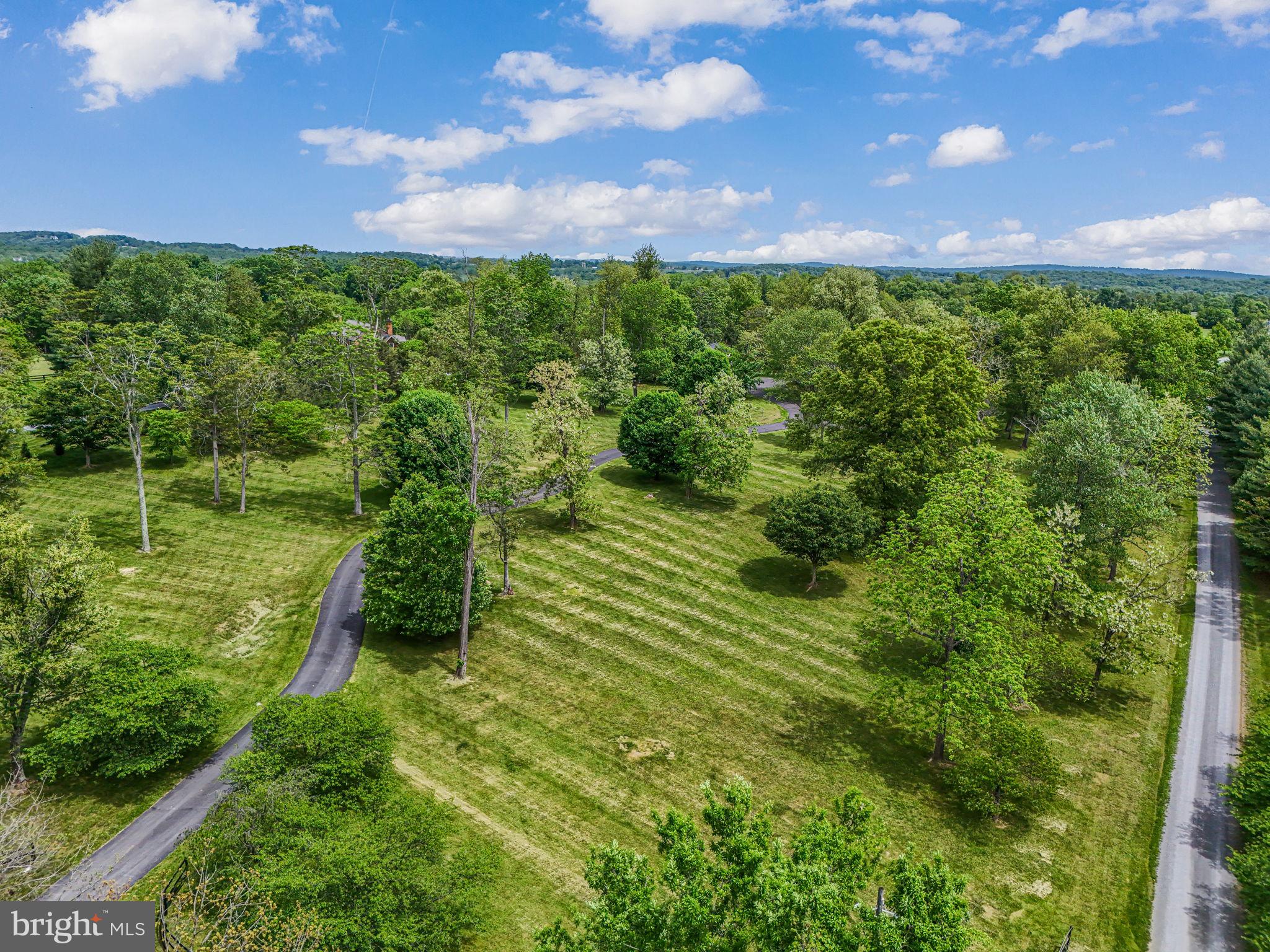 ROUND HILL - Residential