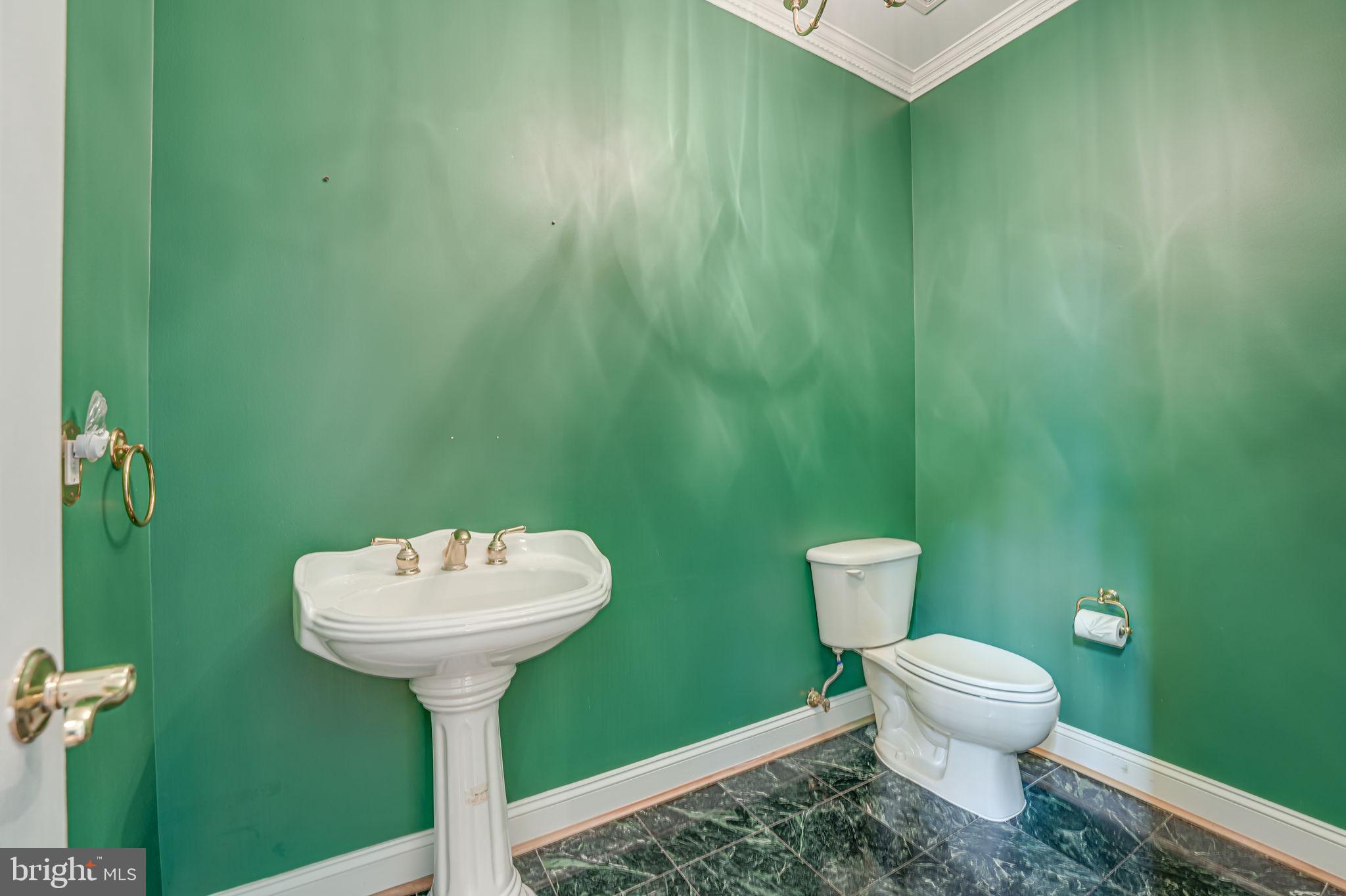 ROUND HILL - Residential