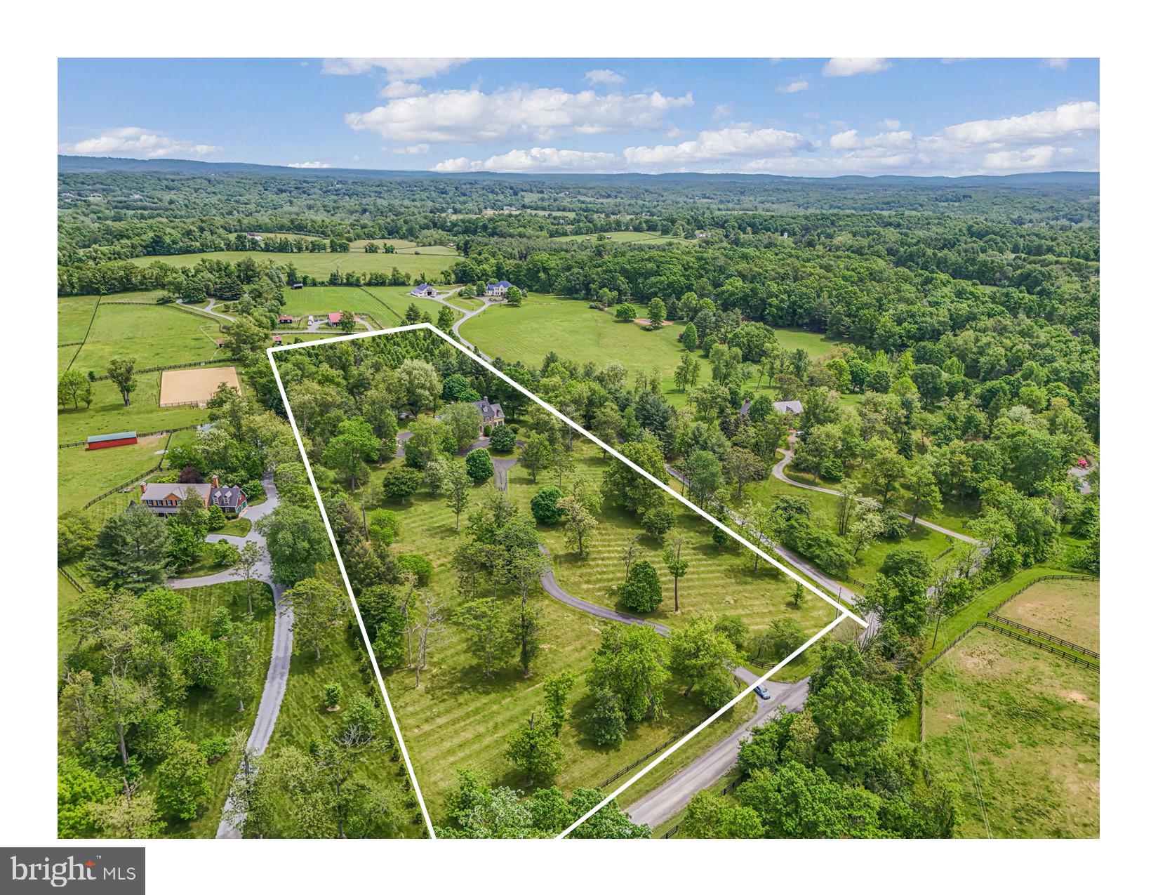 ROUND HILL - Residential