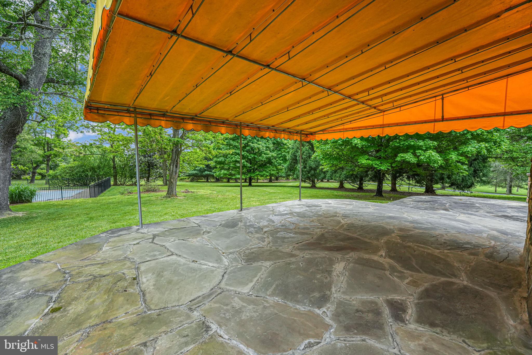 ROUND HILL - Residential