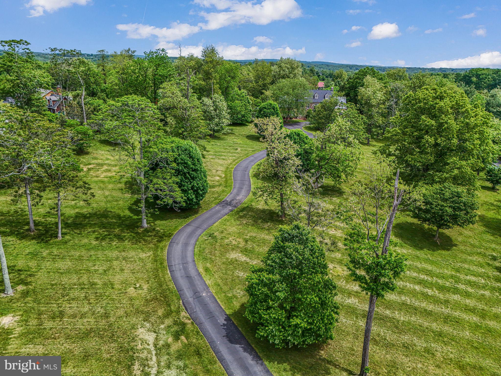 ROUND HILL - Residential