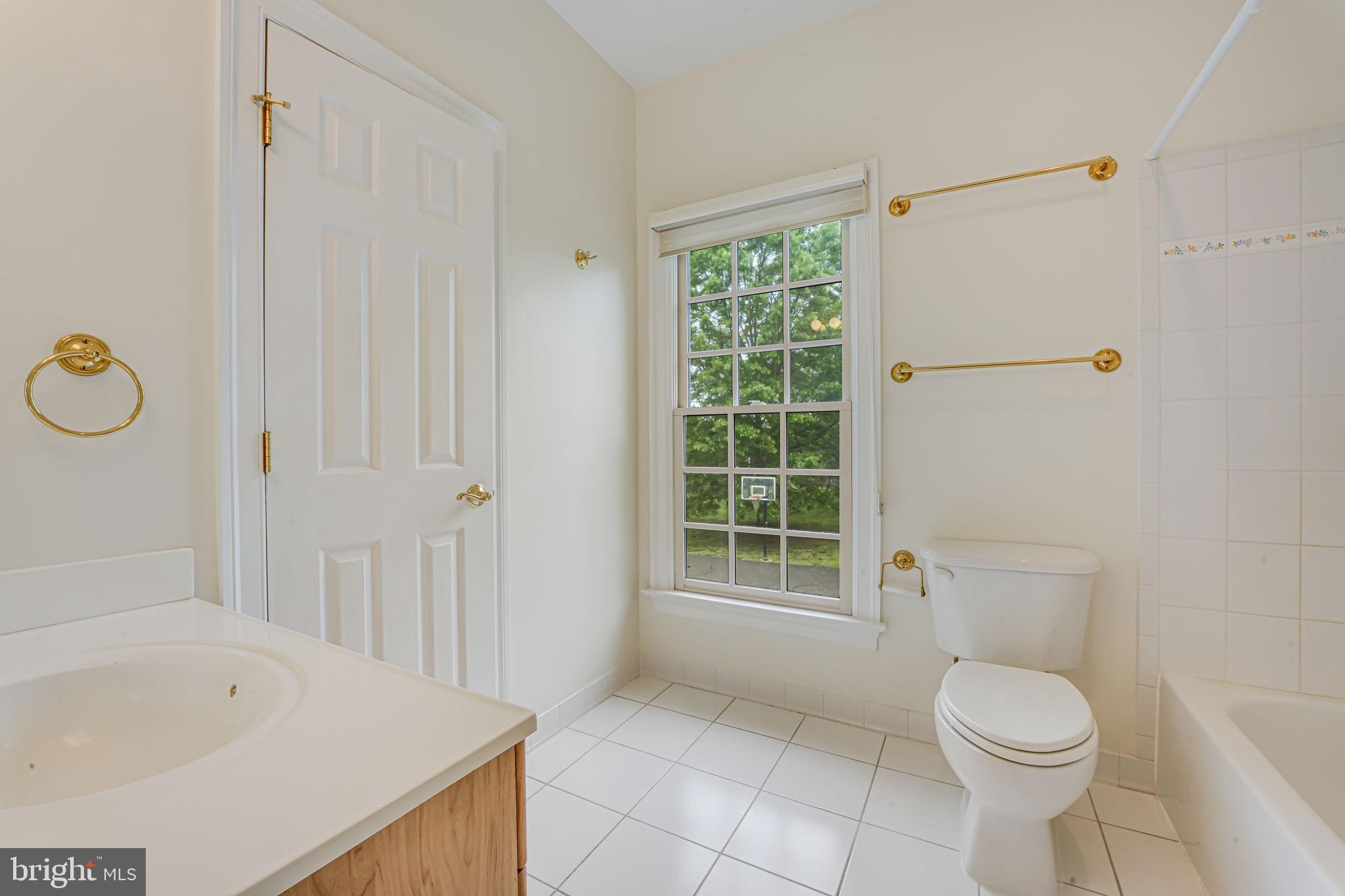 ROUND HILL - Residential