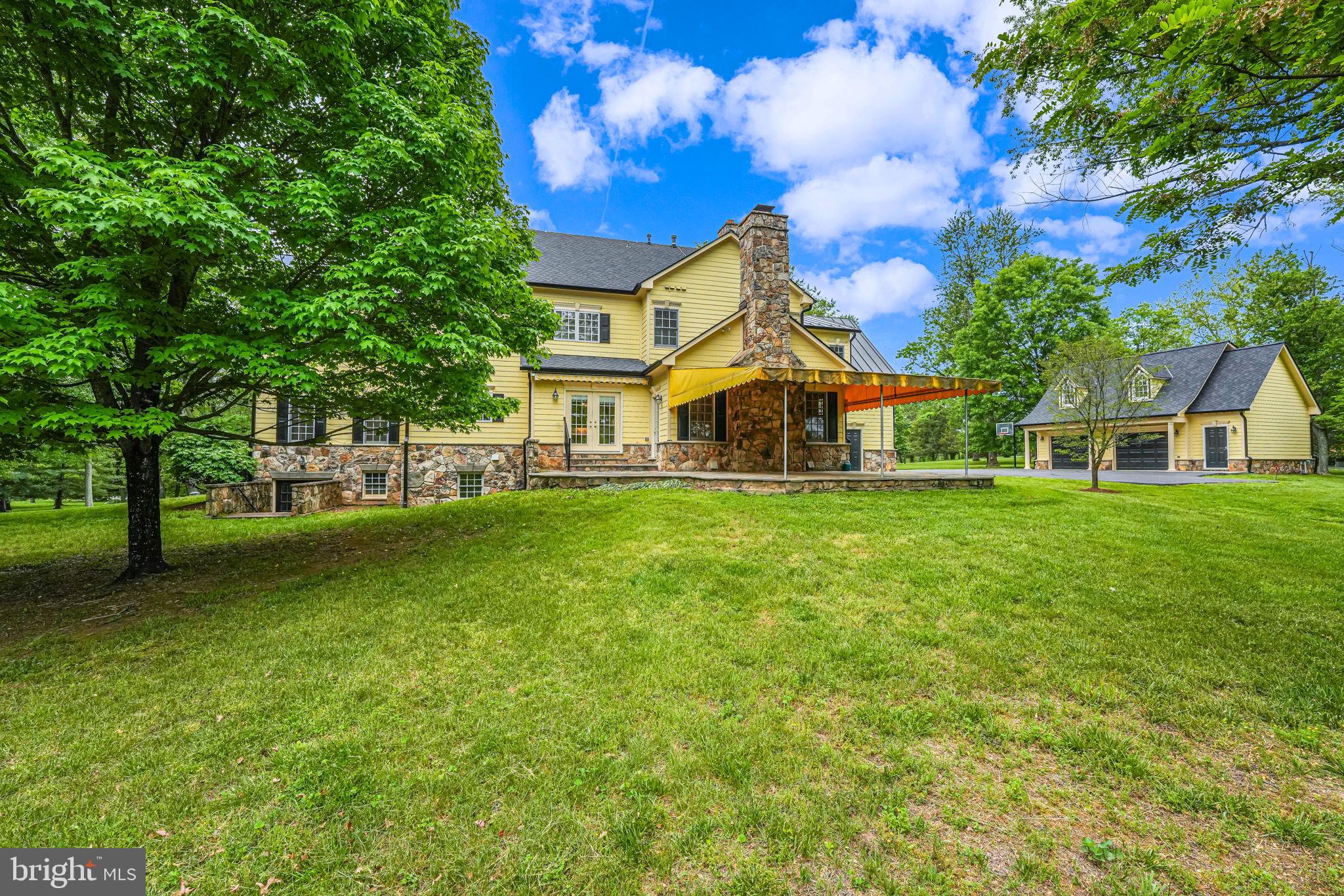 ROUND HILL - Residential