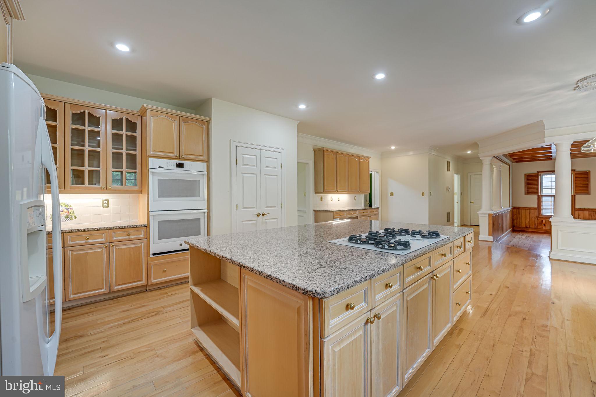 ROUND HILL - Residential