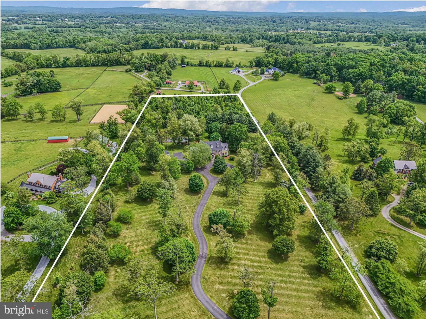 ROUND HILL - Residential