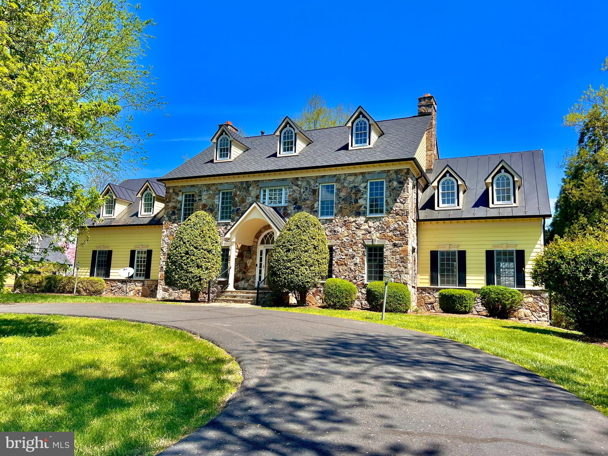 ROUND HILL - Residential