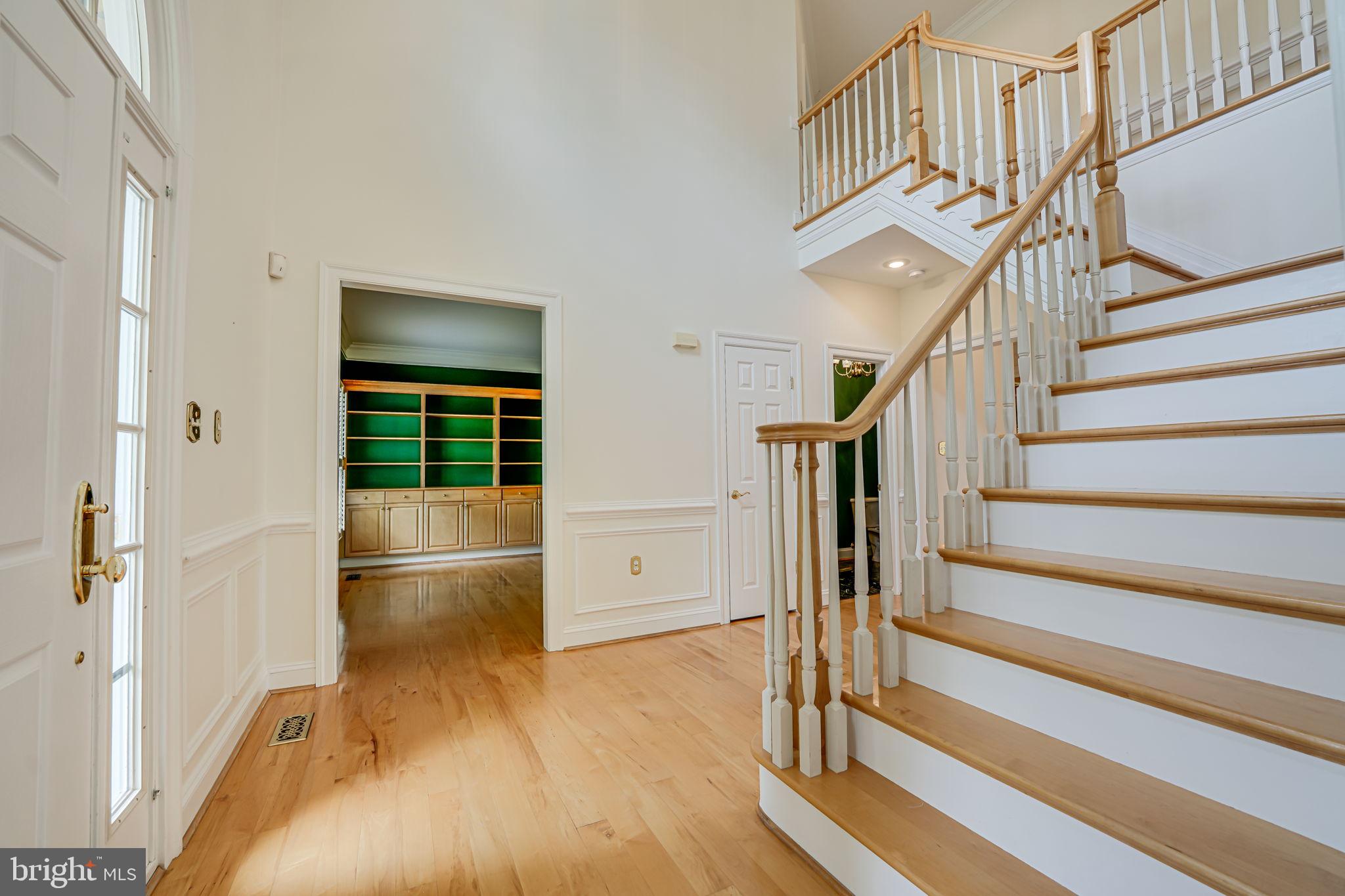 ROUND HILL - Residential