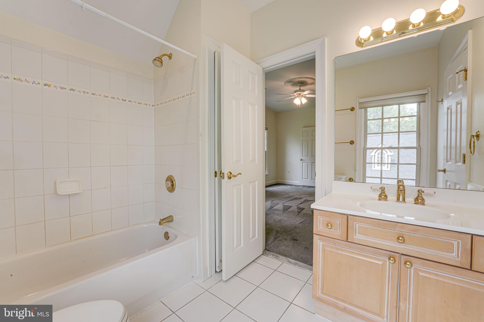 ROUND HILL - Residential