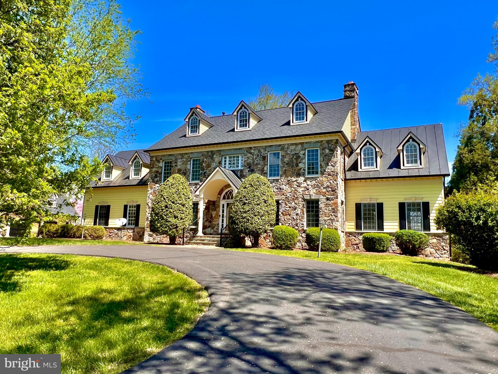 ROUND HILL - Residential