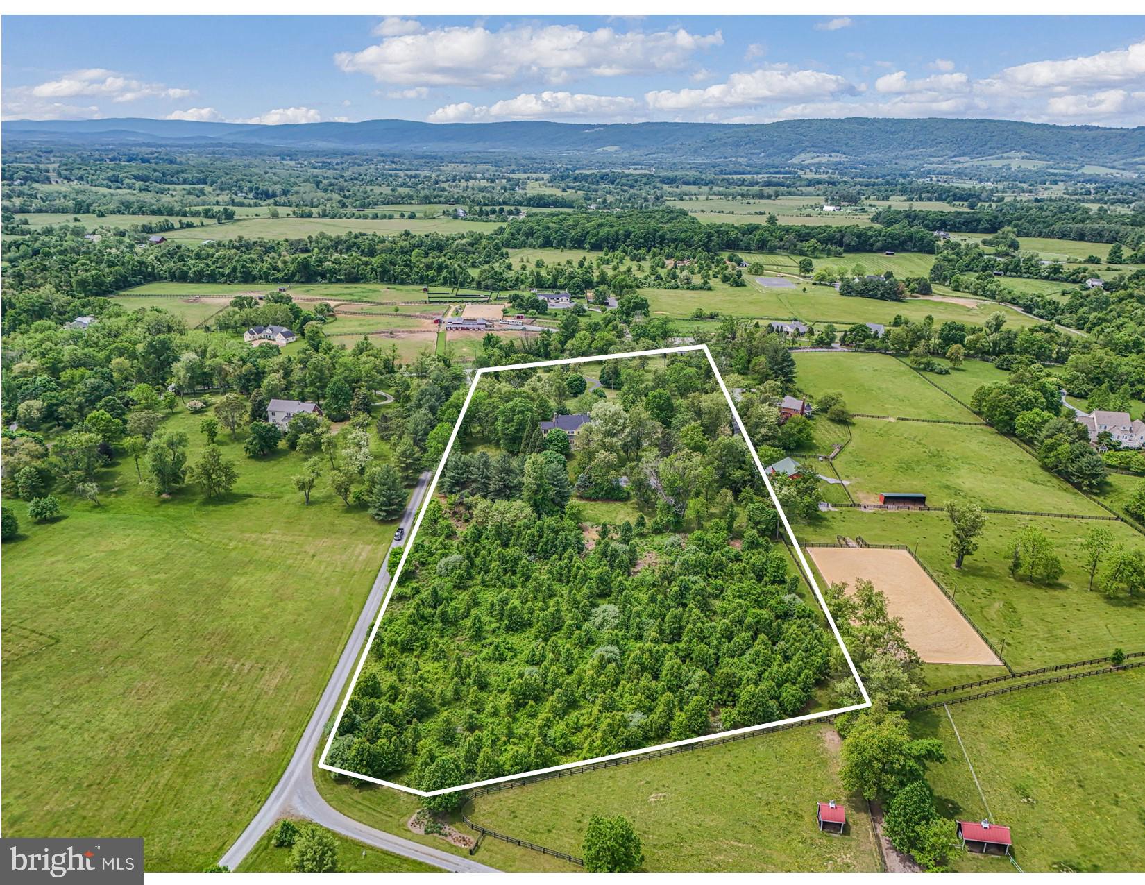 ROUND HILL - Residential