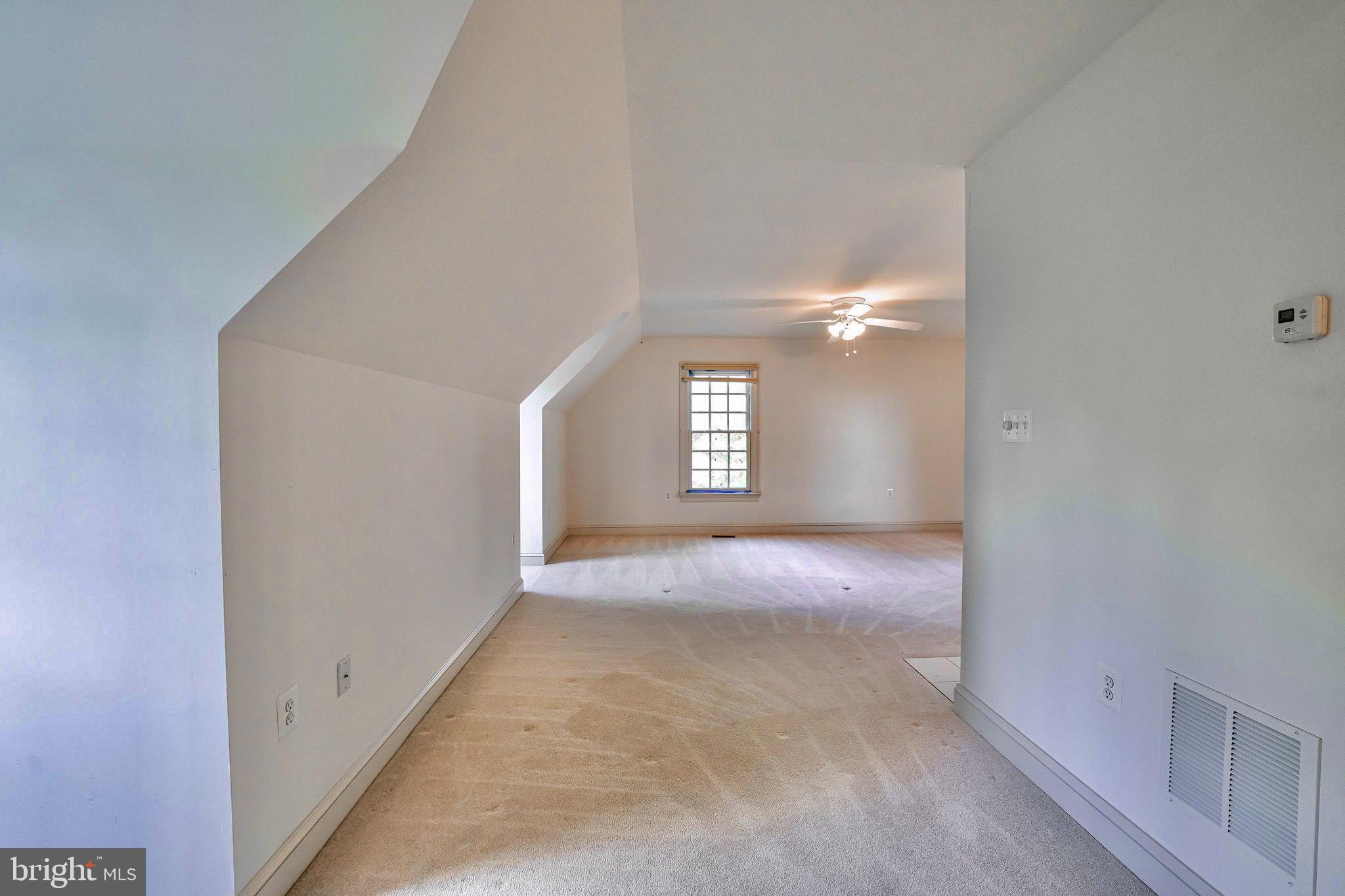 ROUND HILL - Residential