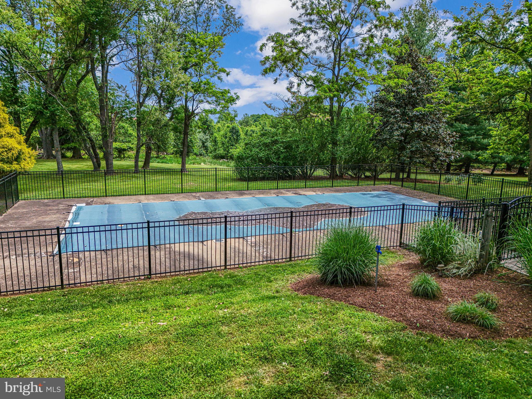 ROUND HILL - Residential