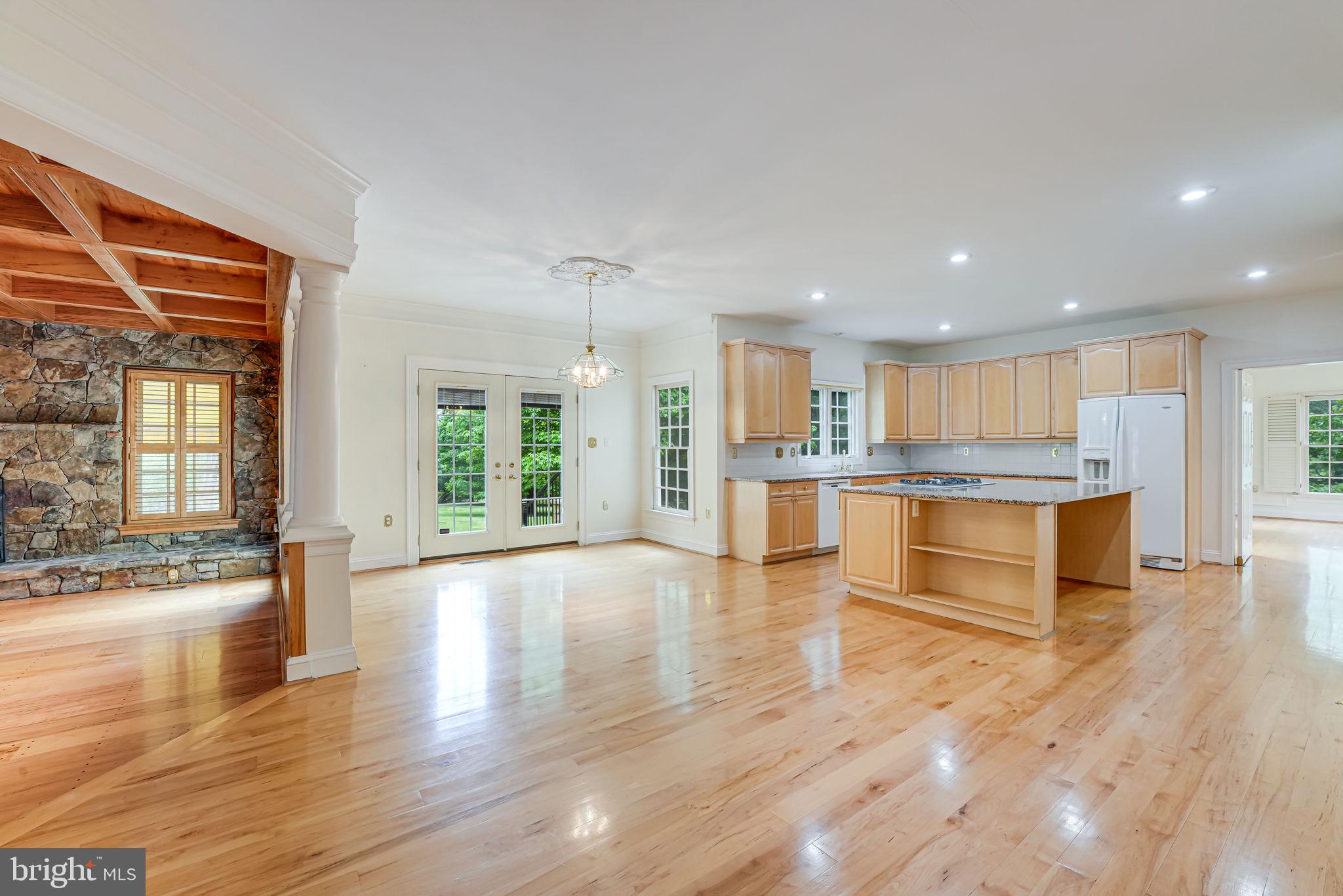 ROUND HILL - Residential