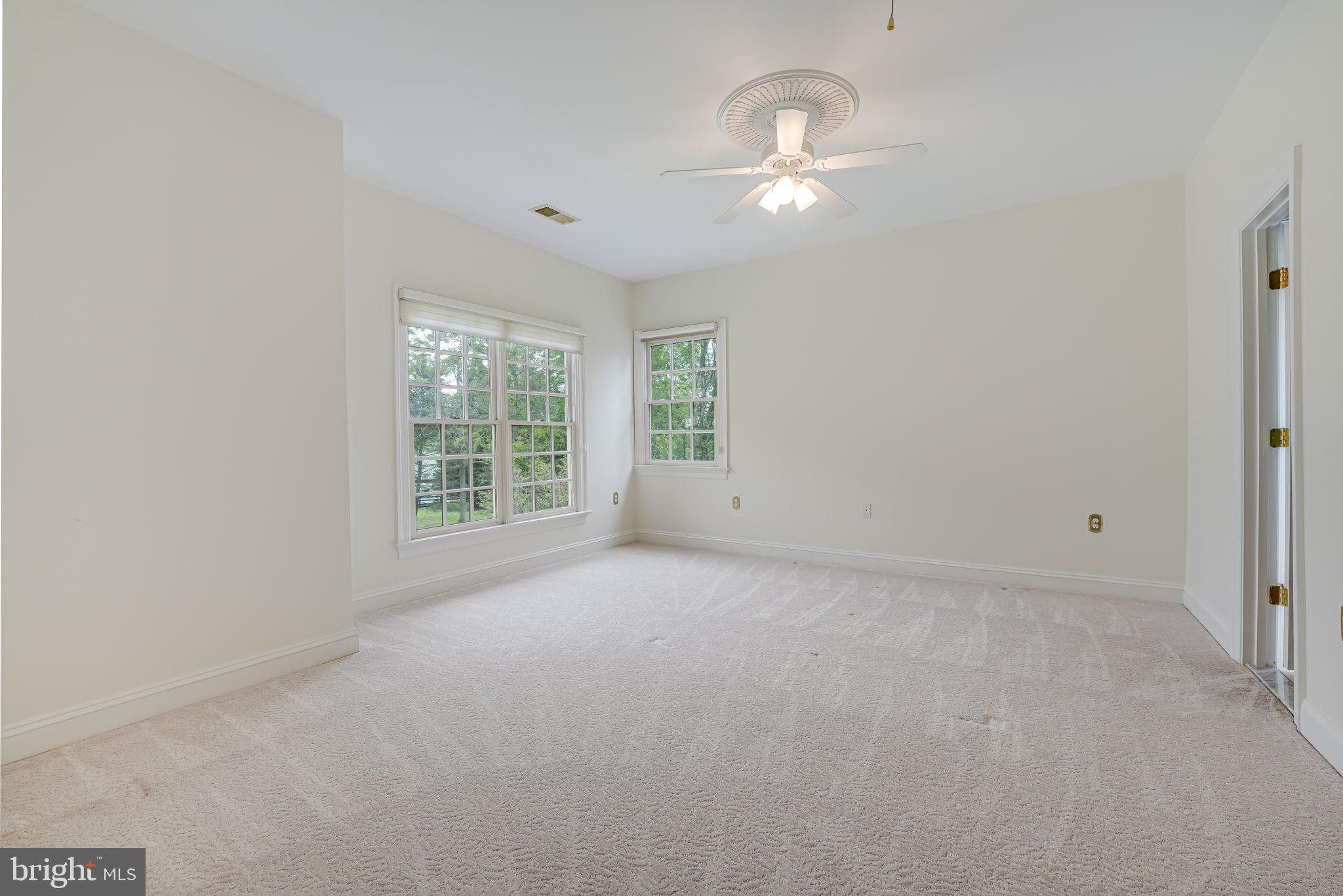 ROUND HILL - Residential