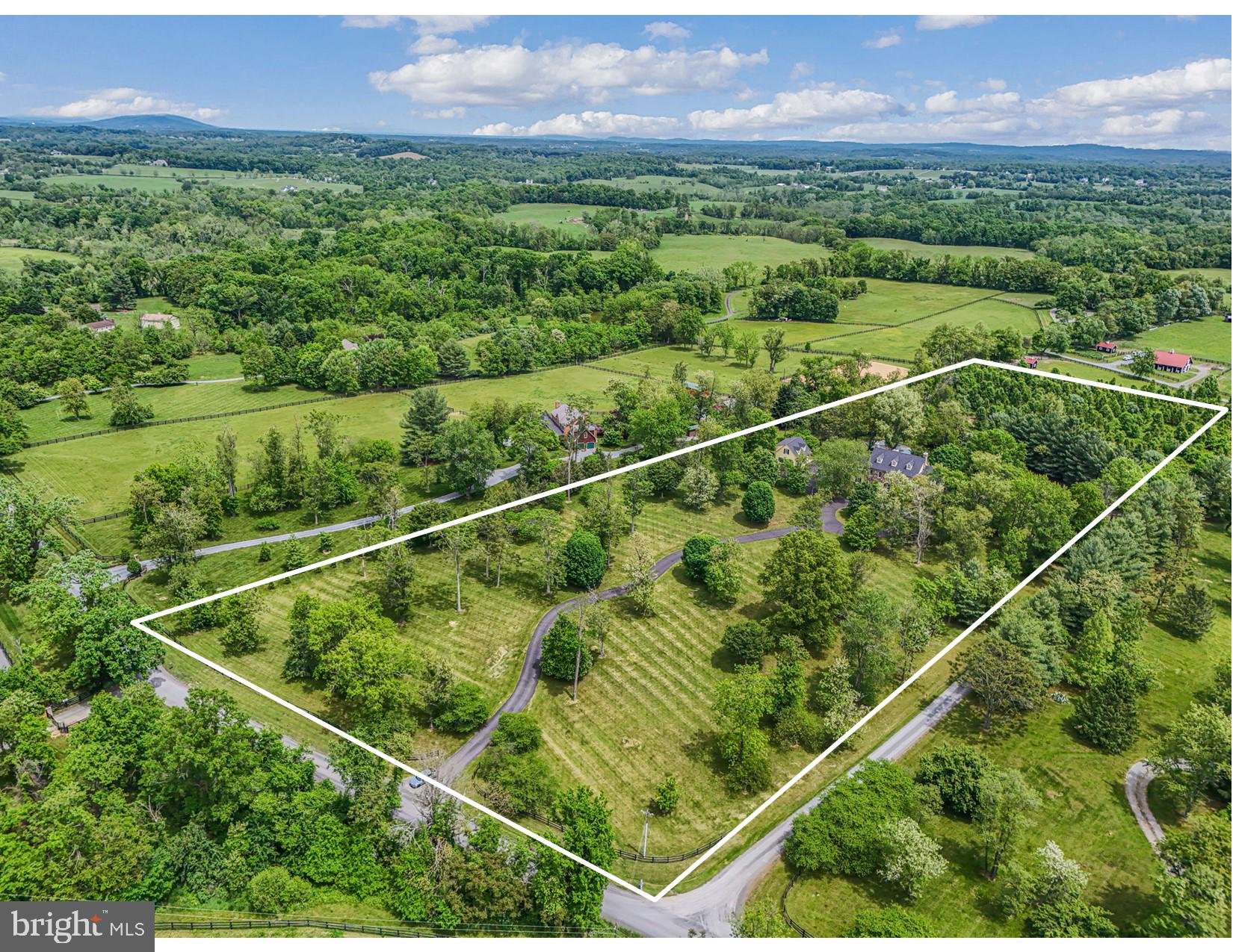 ROUND HILL - Residential