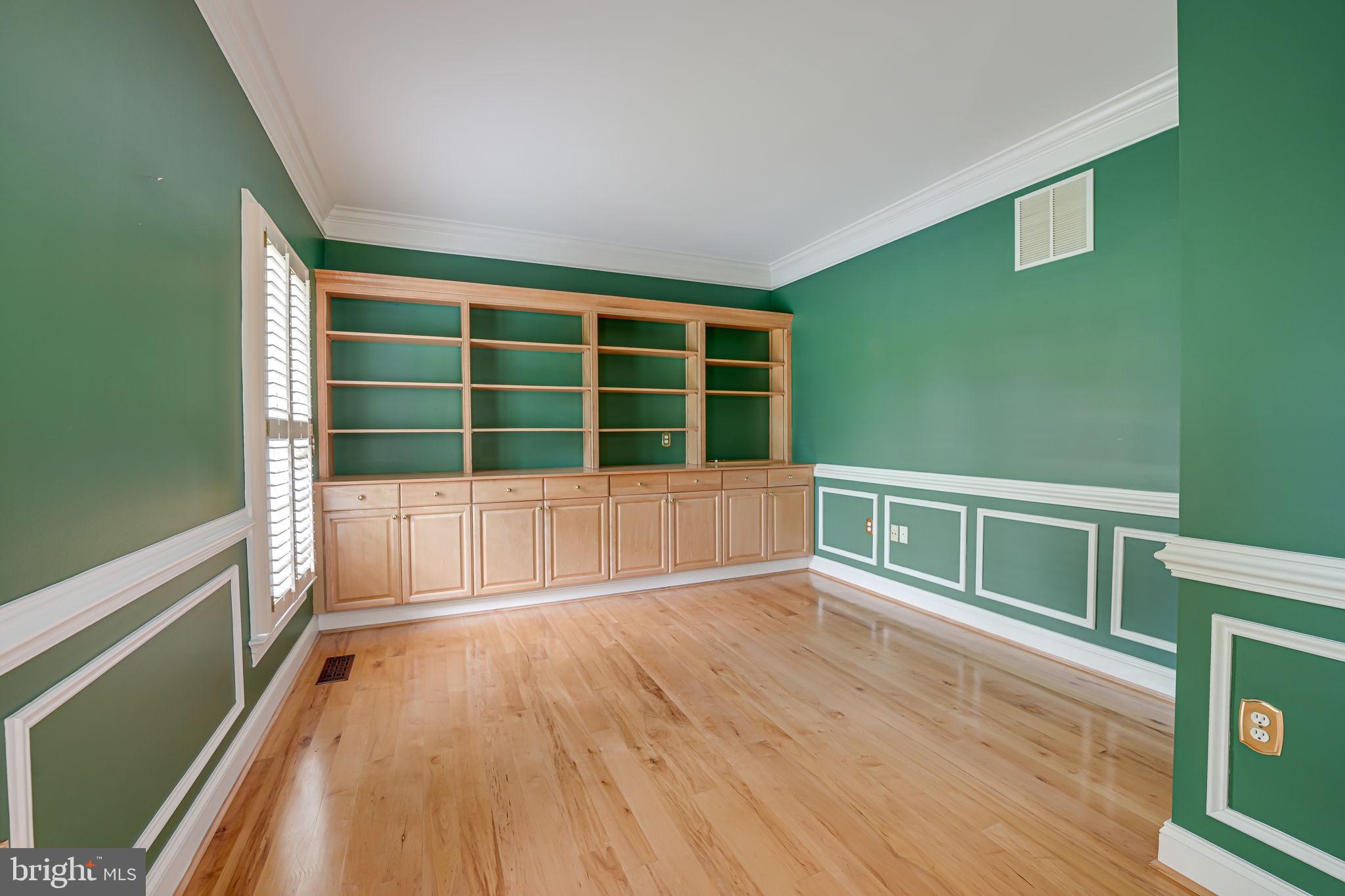 ROUND HILL - Residential