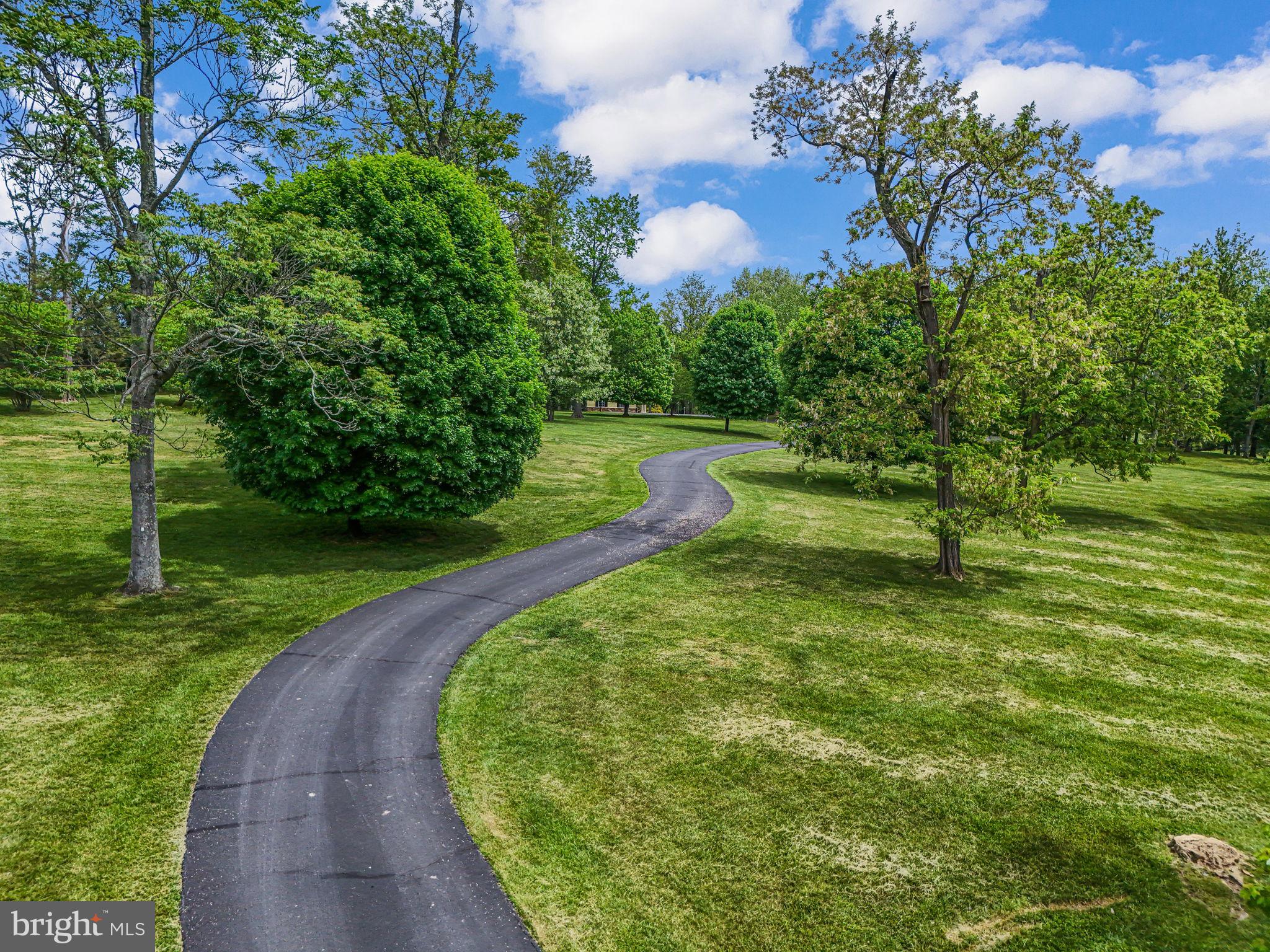ROUND HILL - Residential