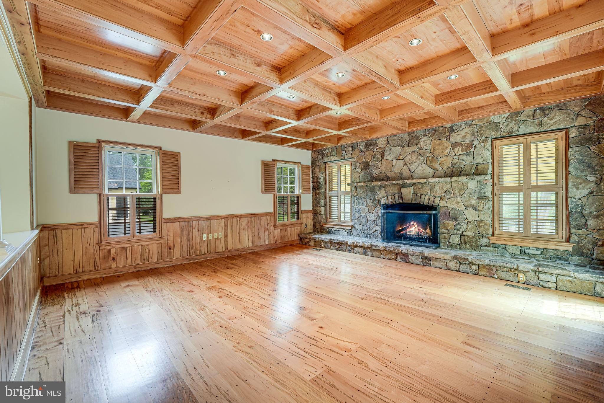 ROUND HILL - Residential