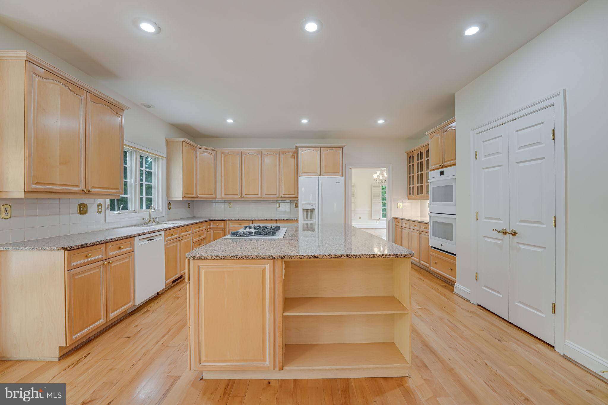 ROUND HILL - Residential