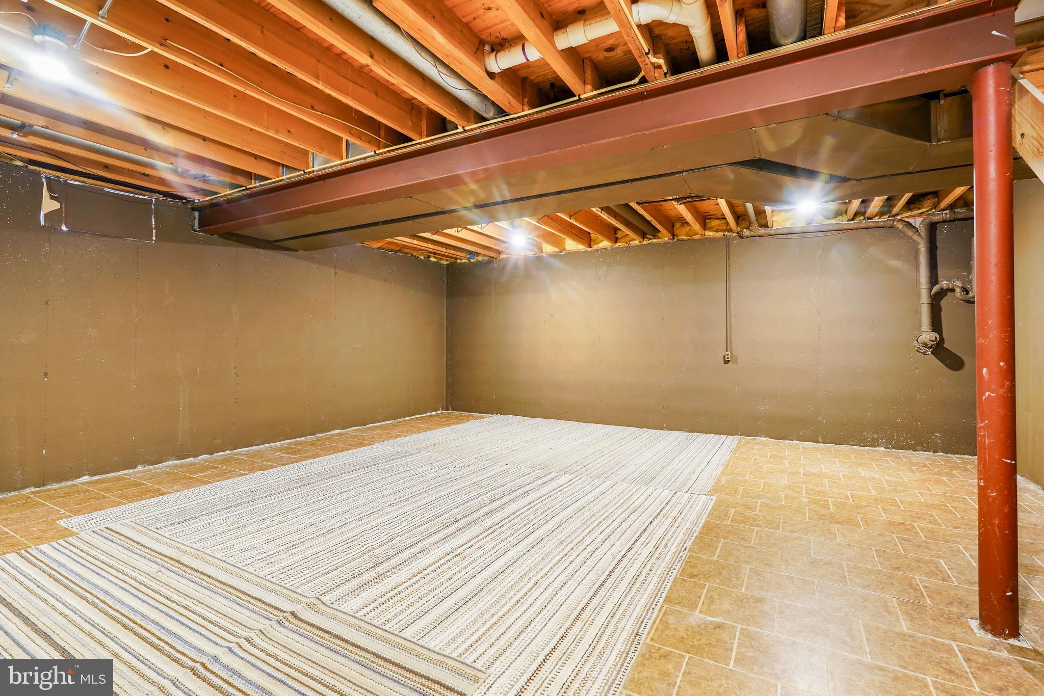 LAKE FOREST ESTATES - Residential