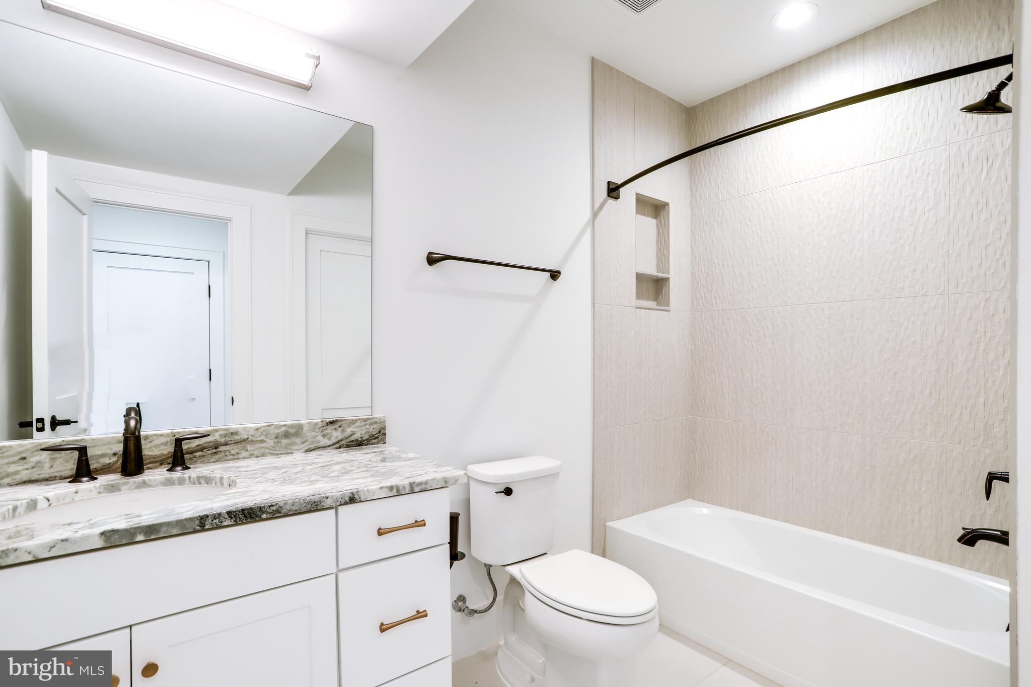 LONGWOOD GROVE - Residential