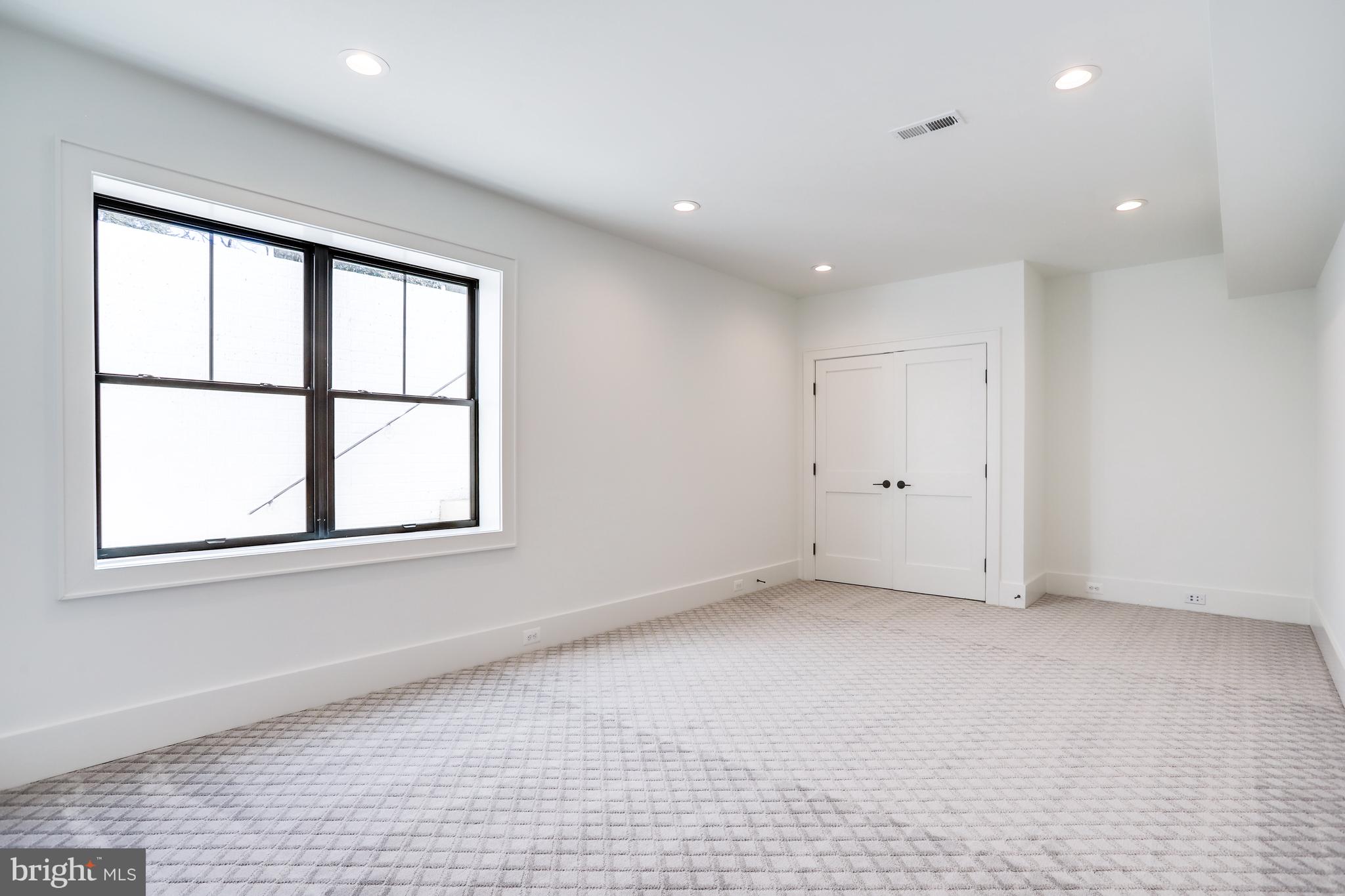 LONGWOOD GROVE - Residential