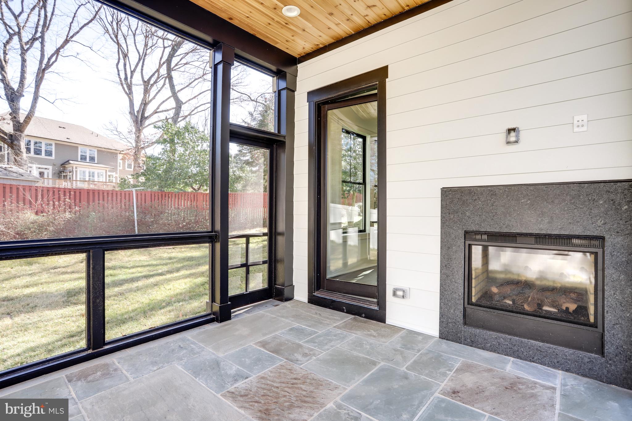 LONGWOOD GROVE - Residential