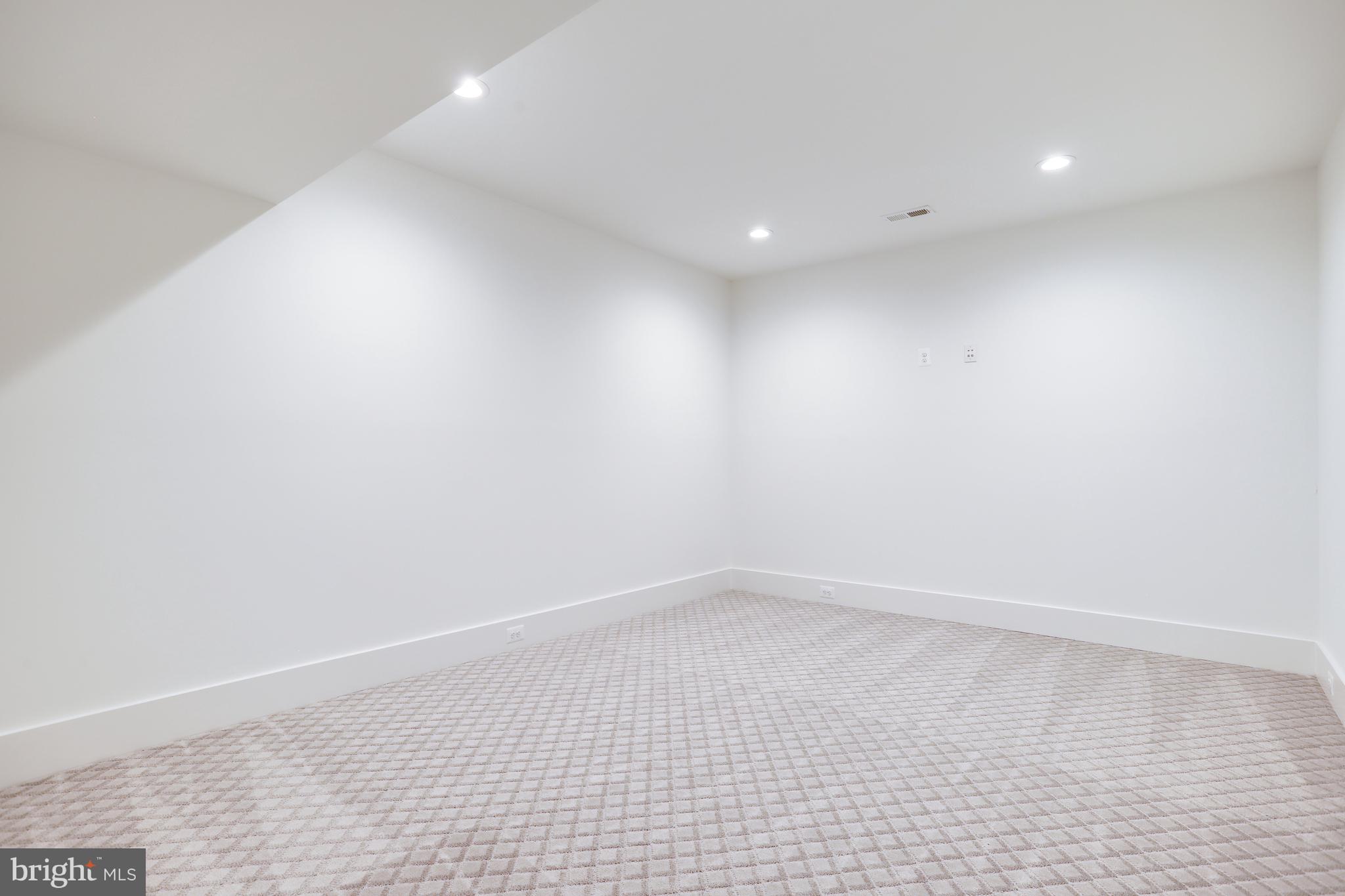 LONGWOOD GROVE - Residential