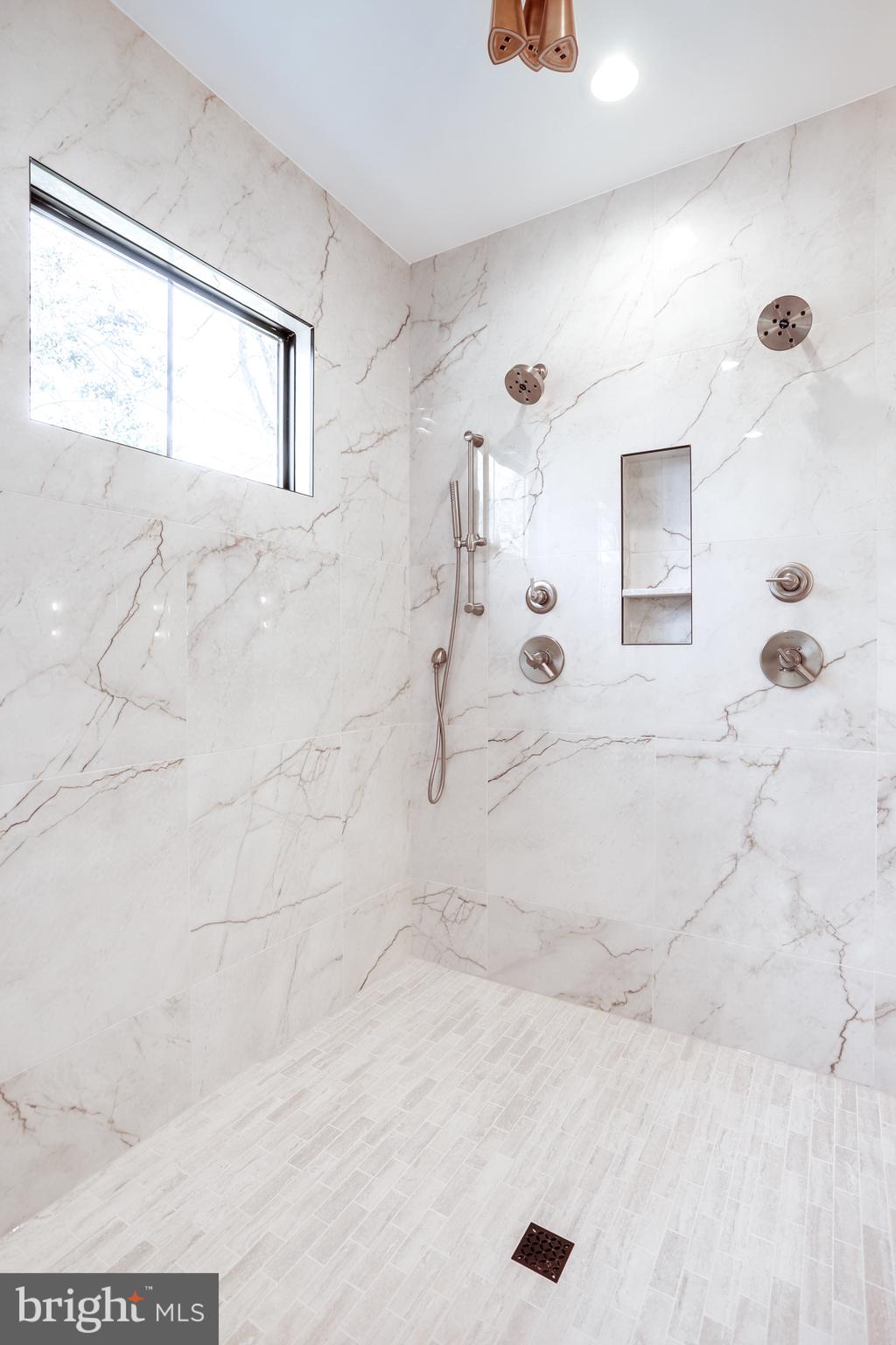 LONGWOOD GROVE - Residential