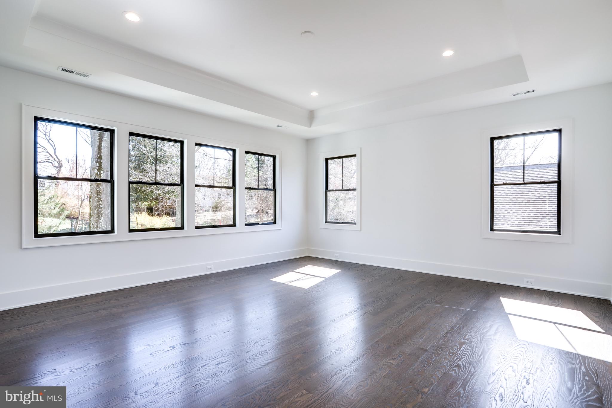 LONGWOOD GROVE - Residential