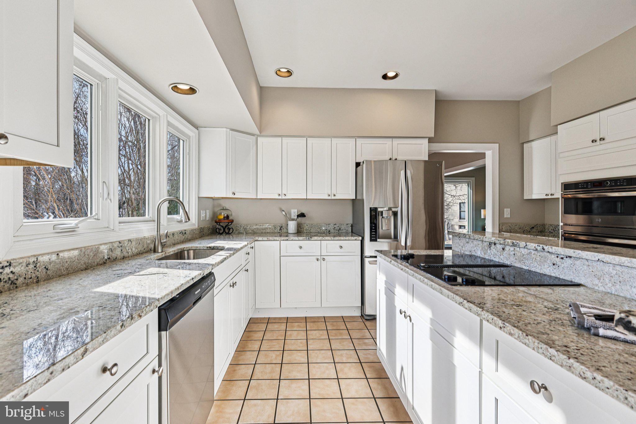 AUTUMN WOODS - Residential