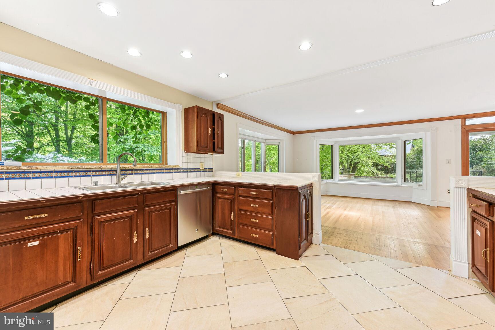 EAGLE ROCK - Residential